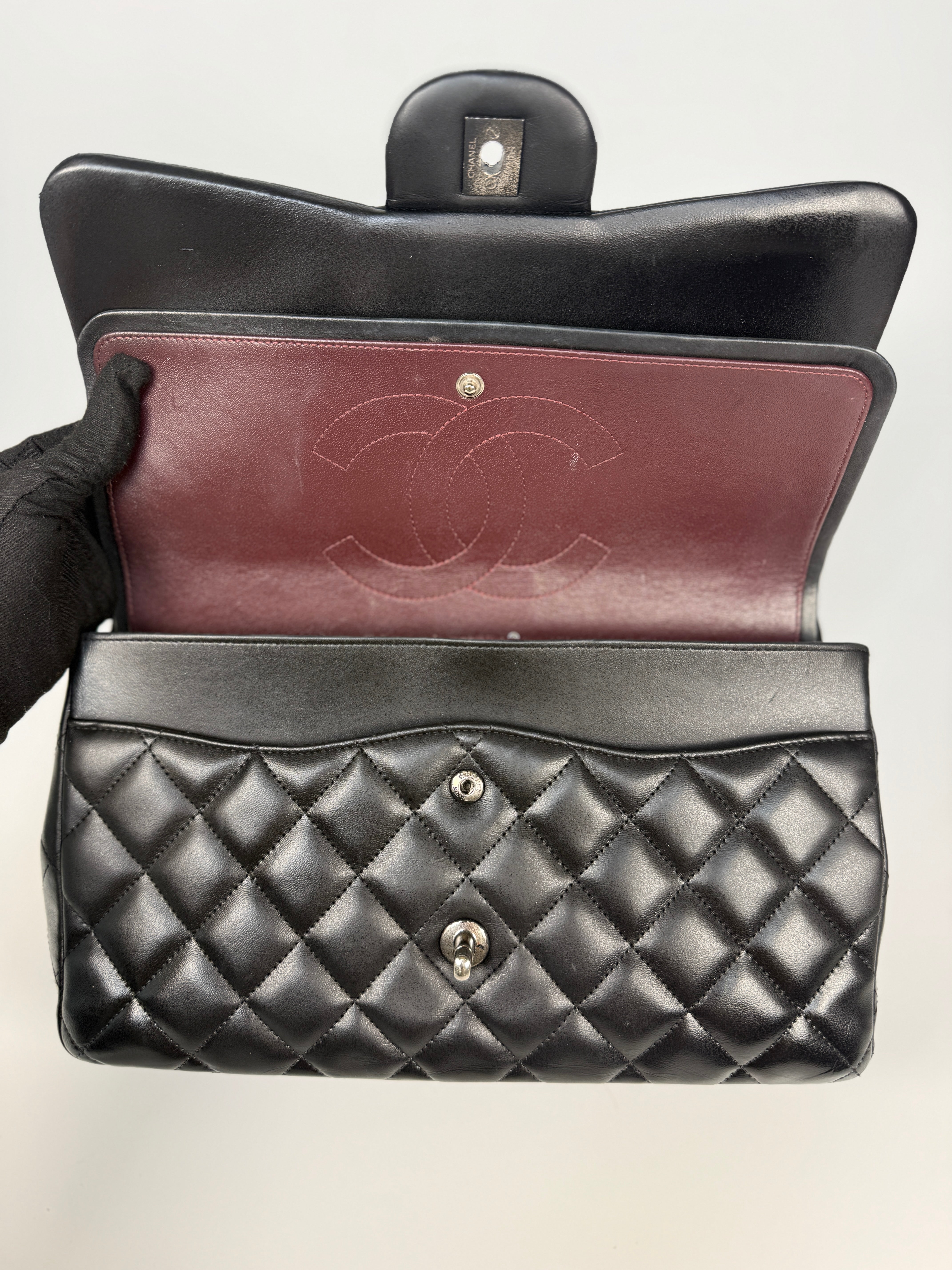 Authentic and preloved Chanel Jumbo Classic Flap Bag In Black Lambskin Leather With Silver hardware. Very Good condition. 100% Authenticity guarantee