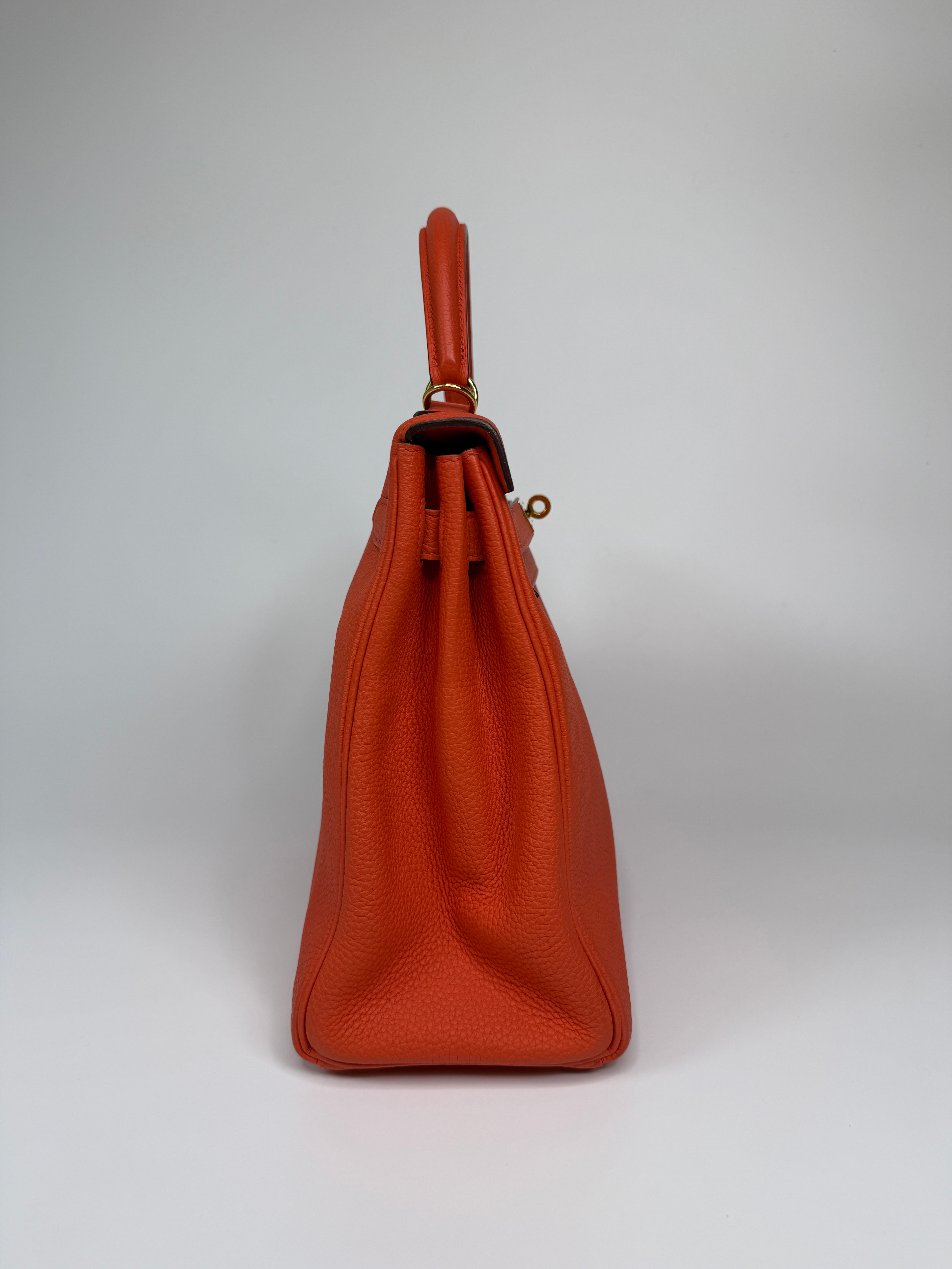 Authentic and preloved Hermès Kelly 28 In Cappucine Togo Leather Gold Hardware. Very Good Condition. 100% Authenticity guarantee