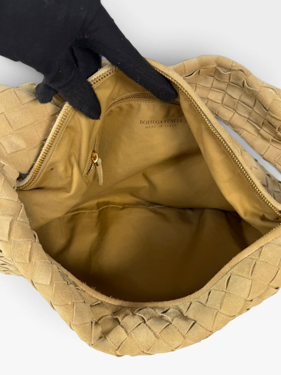 Bottega Veneta Large Knotted Jodie In Beige Intrecciato Suede. 100% authentic and preloved in excellent condition.