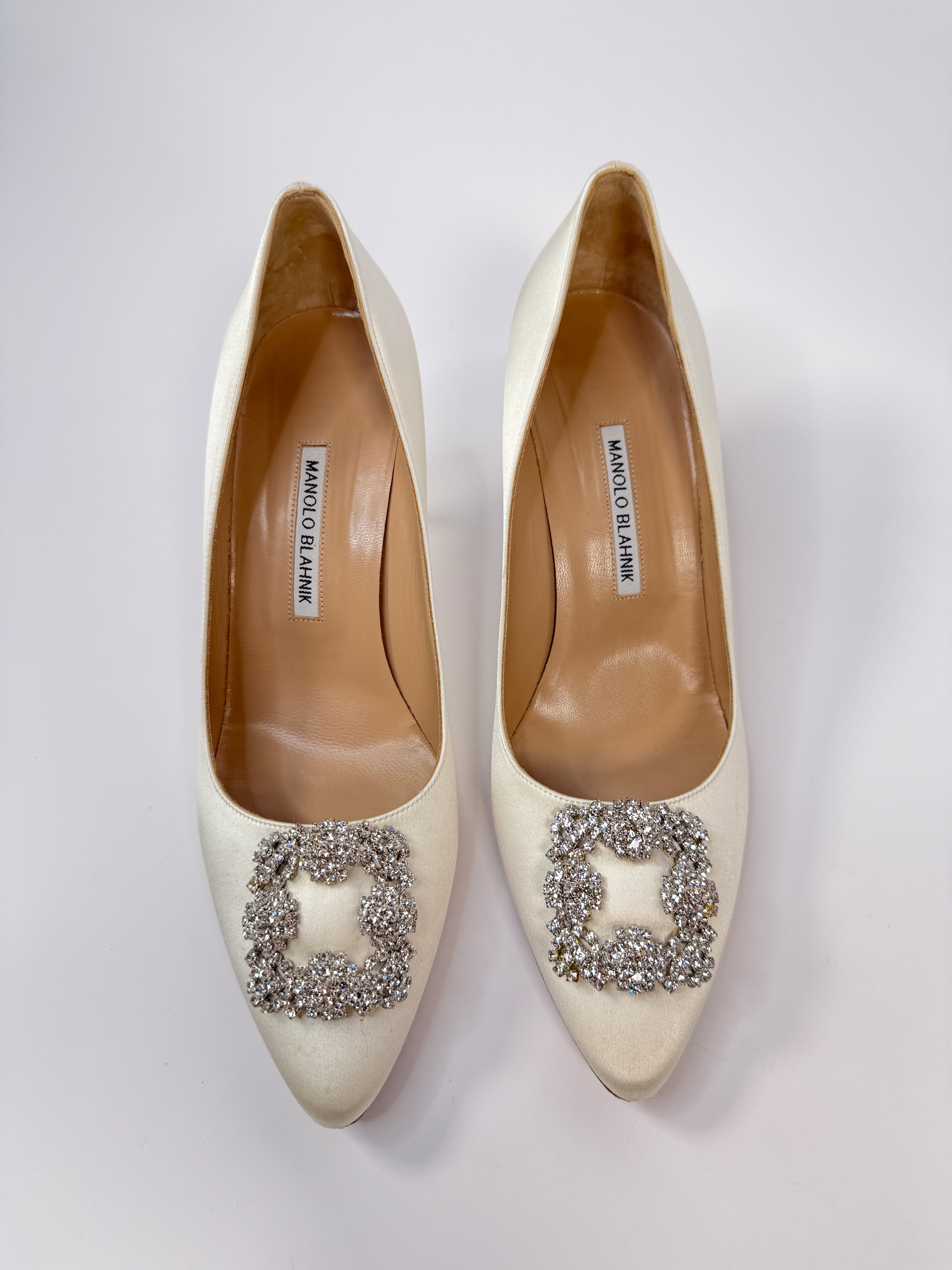 Manolo Blahnik Hangisi 90 Ivory Satin Pumps (Size 42/UK9)