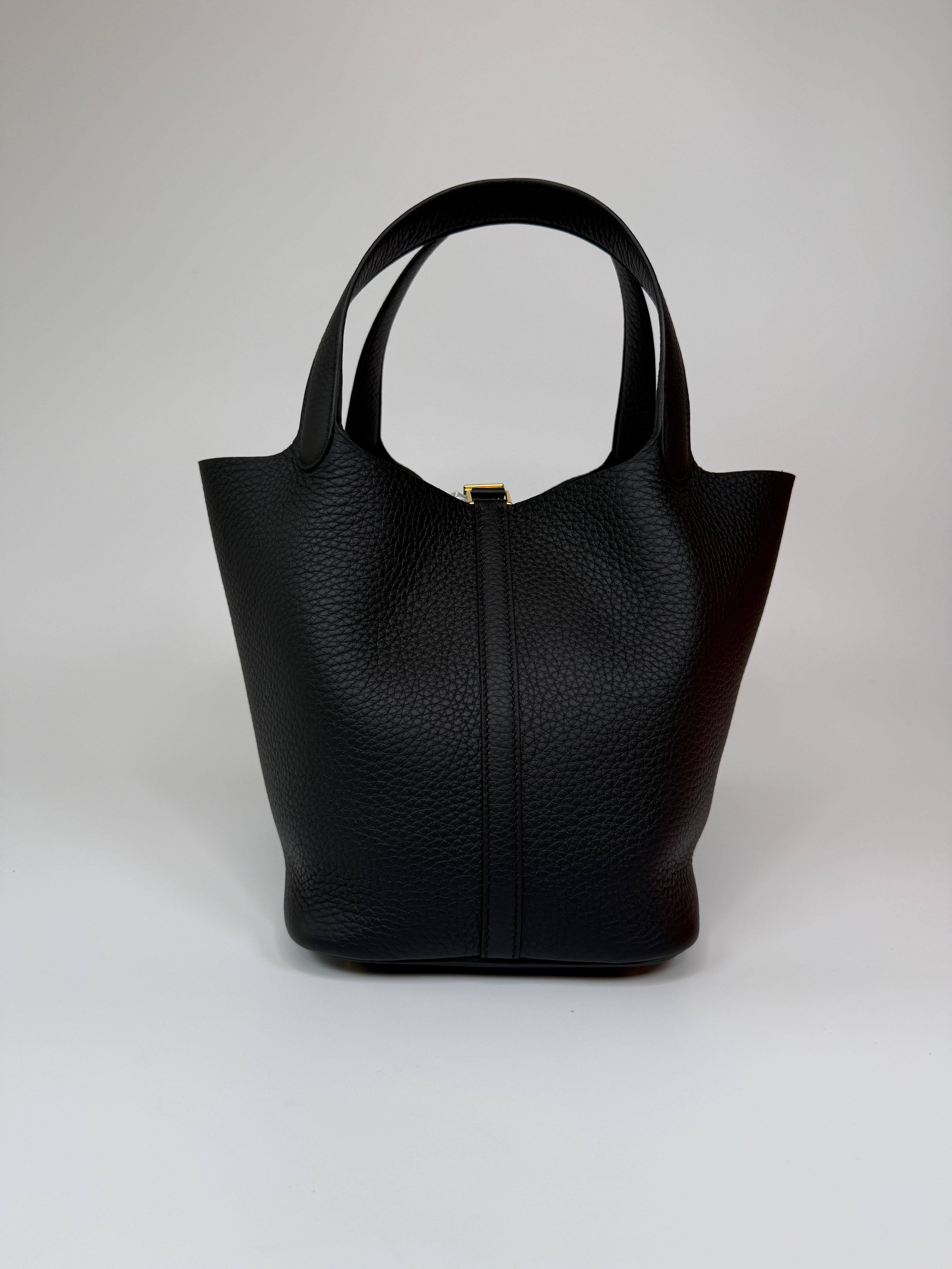 Hermès Picotin 22 In Black Clemence Leather With Palladium Hardware In Box Fresh Condition.
Authentic Pre Loved Verified by Luxe Cheshire Trusted Designer resale
