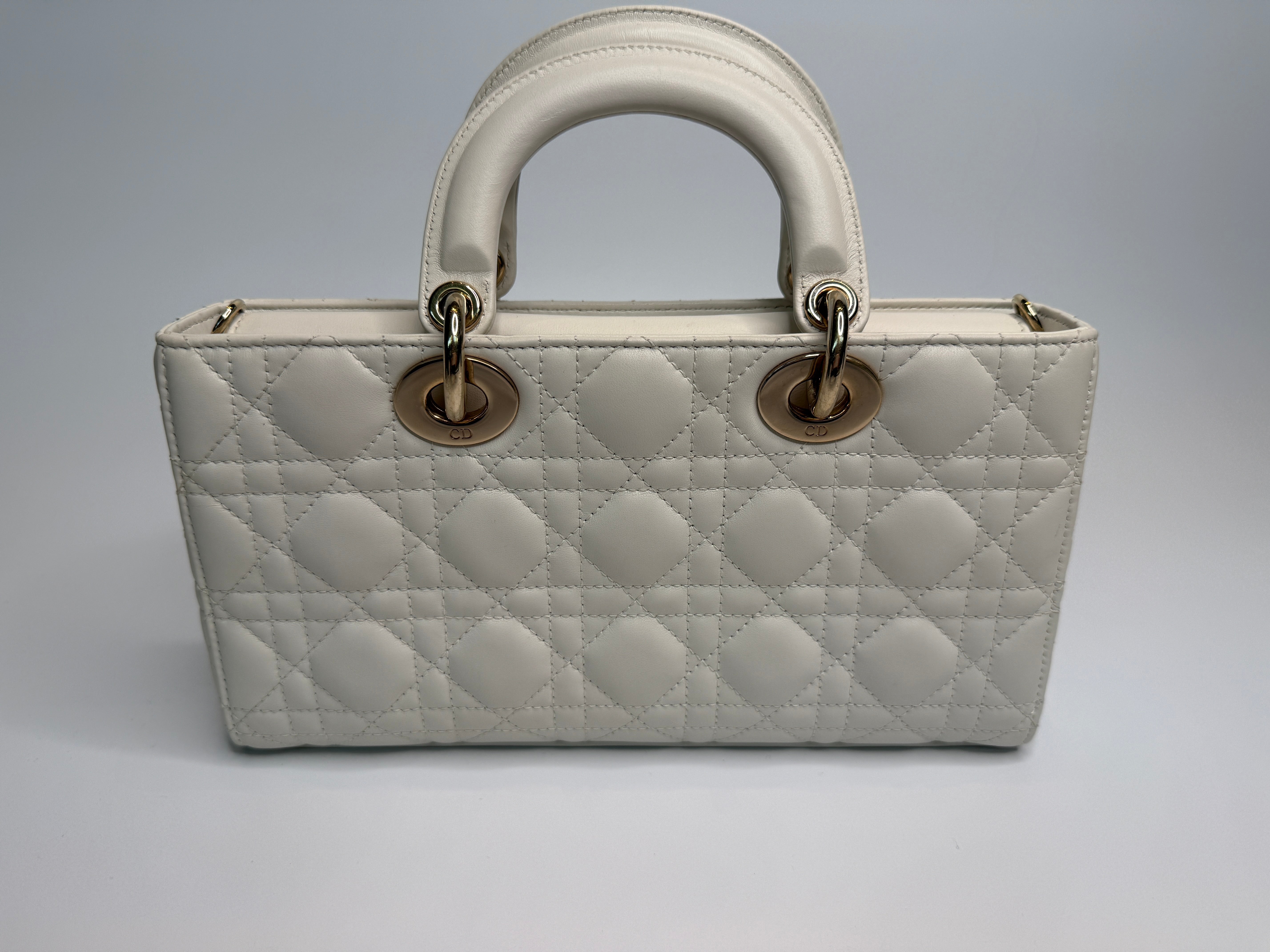 Christian Dior Medium D-Joy Bag White Leather With Pale Gold Hardware In Excellent condition. 100% Authenticity Guarantee