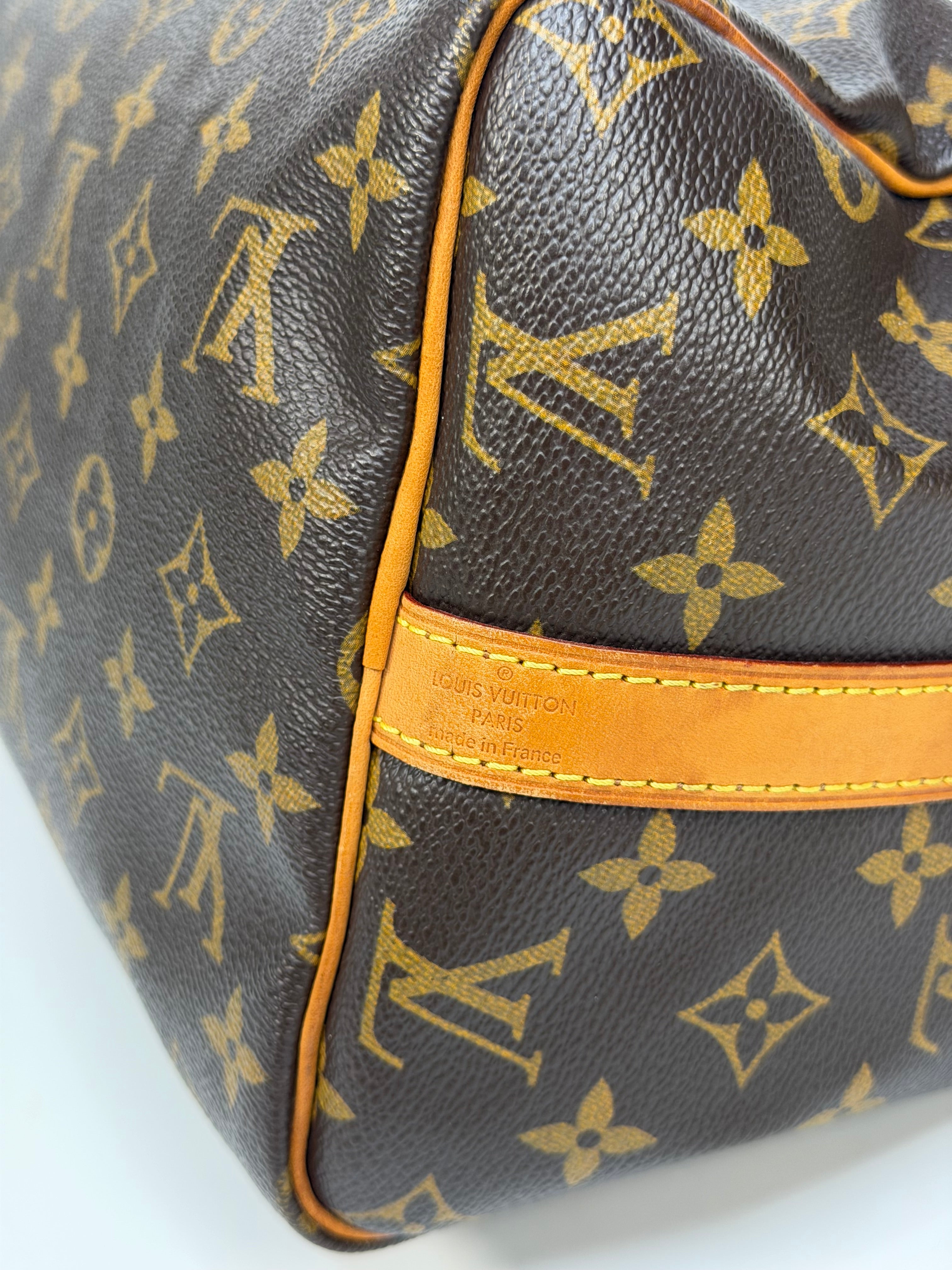 Louis Vuitton Bandoulière Speedy 30 In Monogram With Gold Hardware. Authentic and preloved in very good condition.
