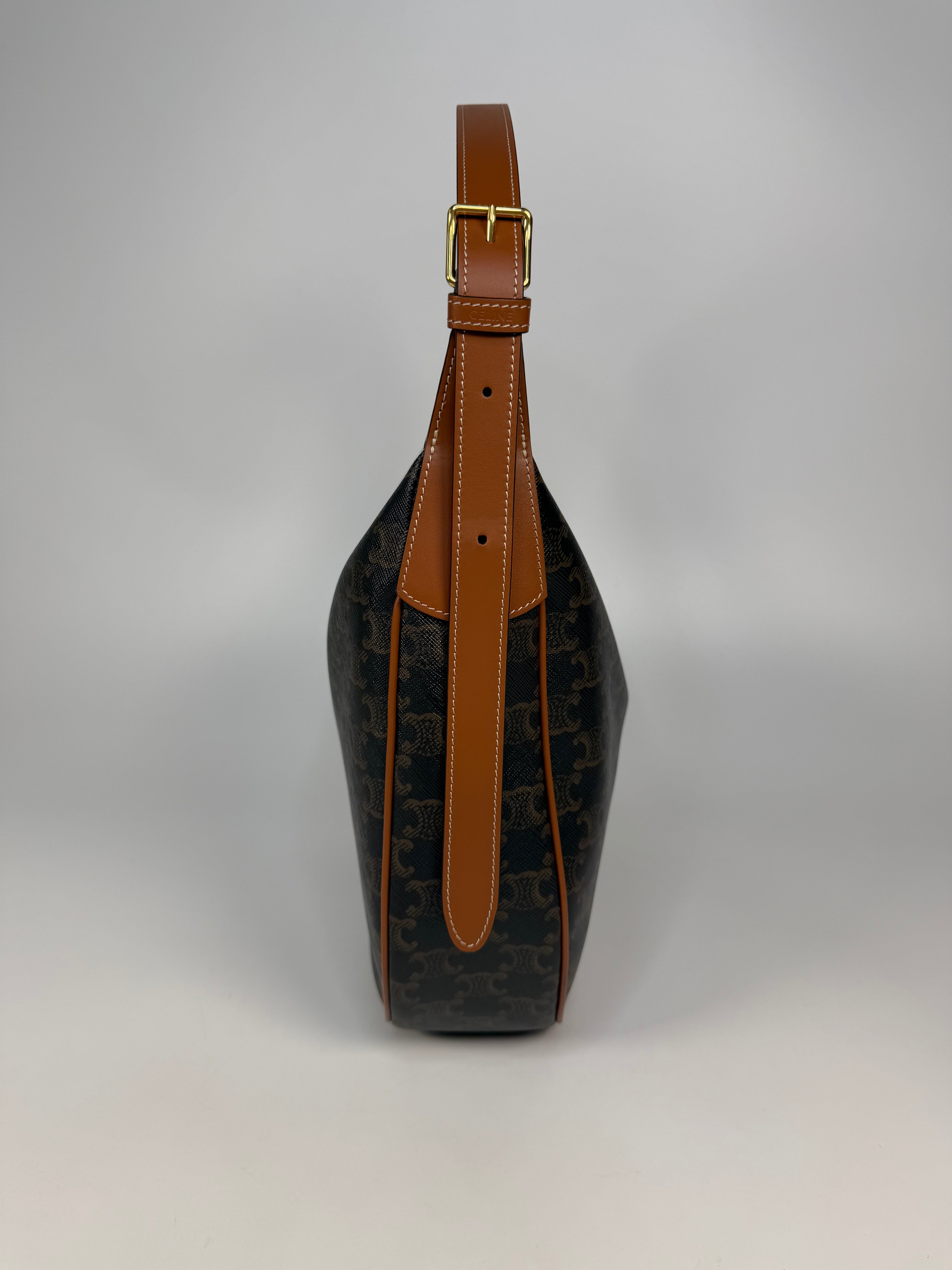 Celine Heloise Triomphe Shoulder Bag
Authentic Pre Loved In Excellent condition
Verified by Luxe Cheshire Trusted Designer resale