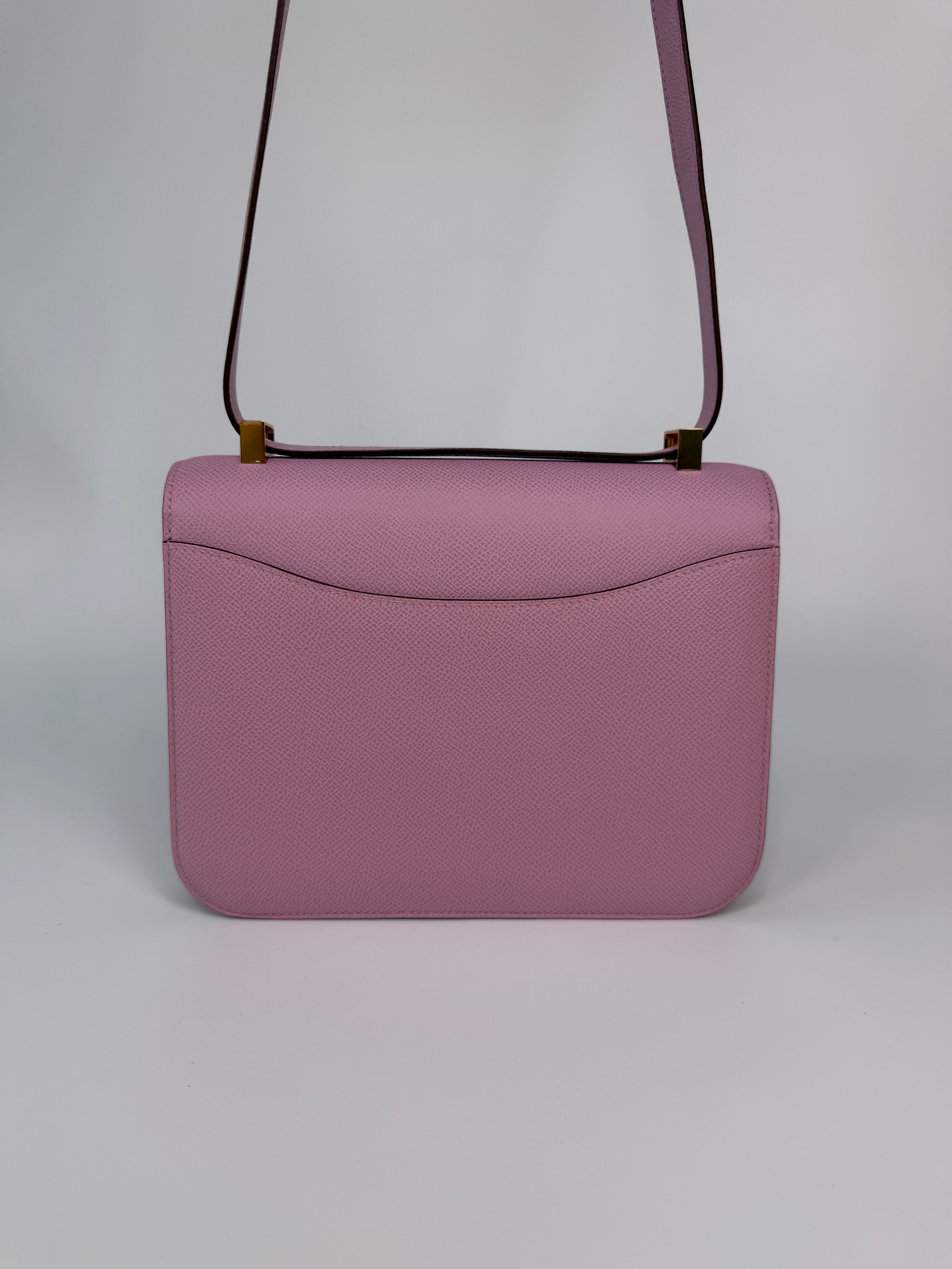 Hermès Constance 22 In Mauve Sylvester Epsom Leather With Rose Gold Hardware. Authentic and preloved in excellent condition. 100% guarantee.
