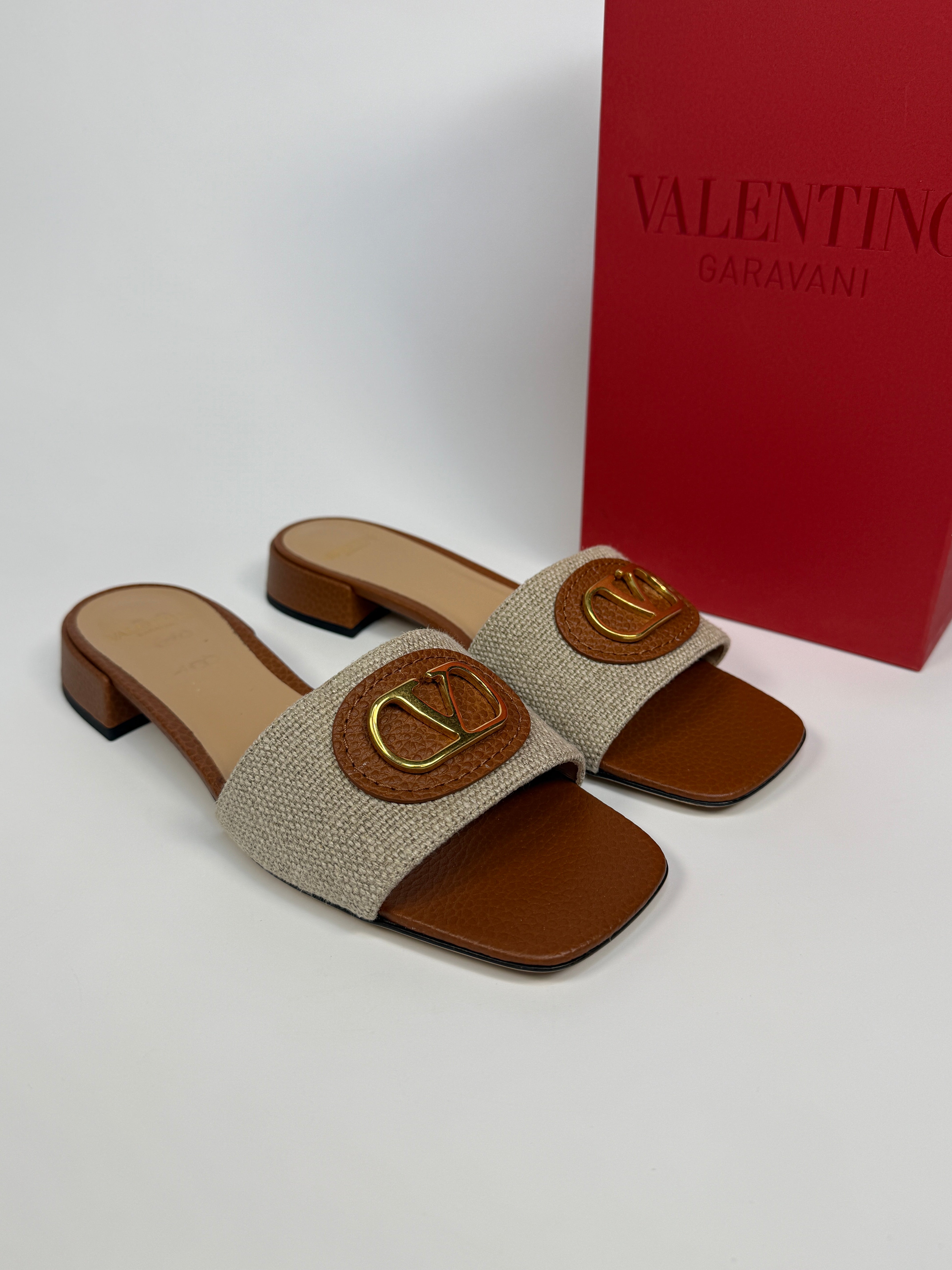 Excellent Authentic and preloved Valentino Garavani VLOGO Sandals (Size 5.5/UK 38.5)
