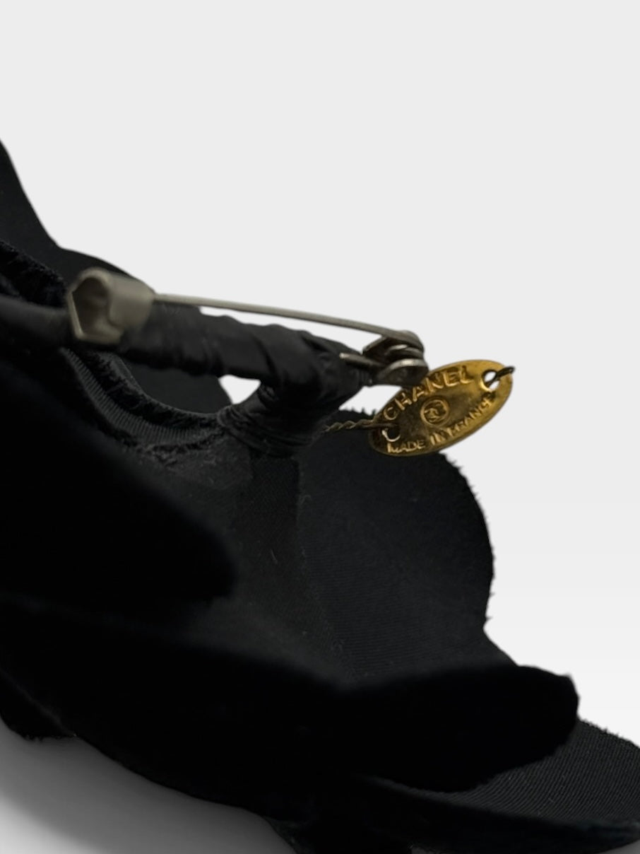 Chanel Camélia Vintage Black Velvet Brooch. 100% authentic and preloved in excellent condition