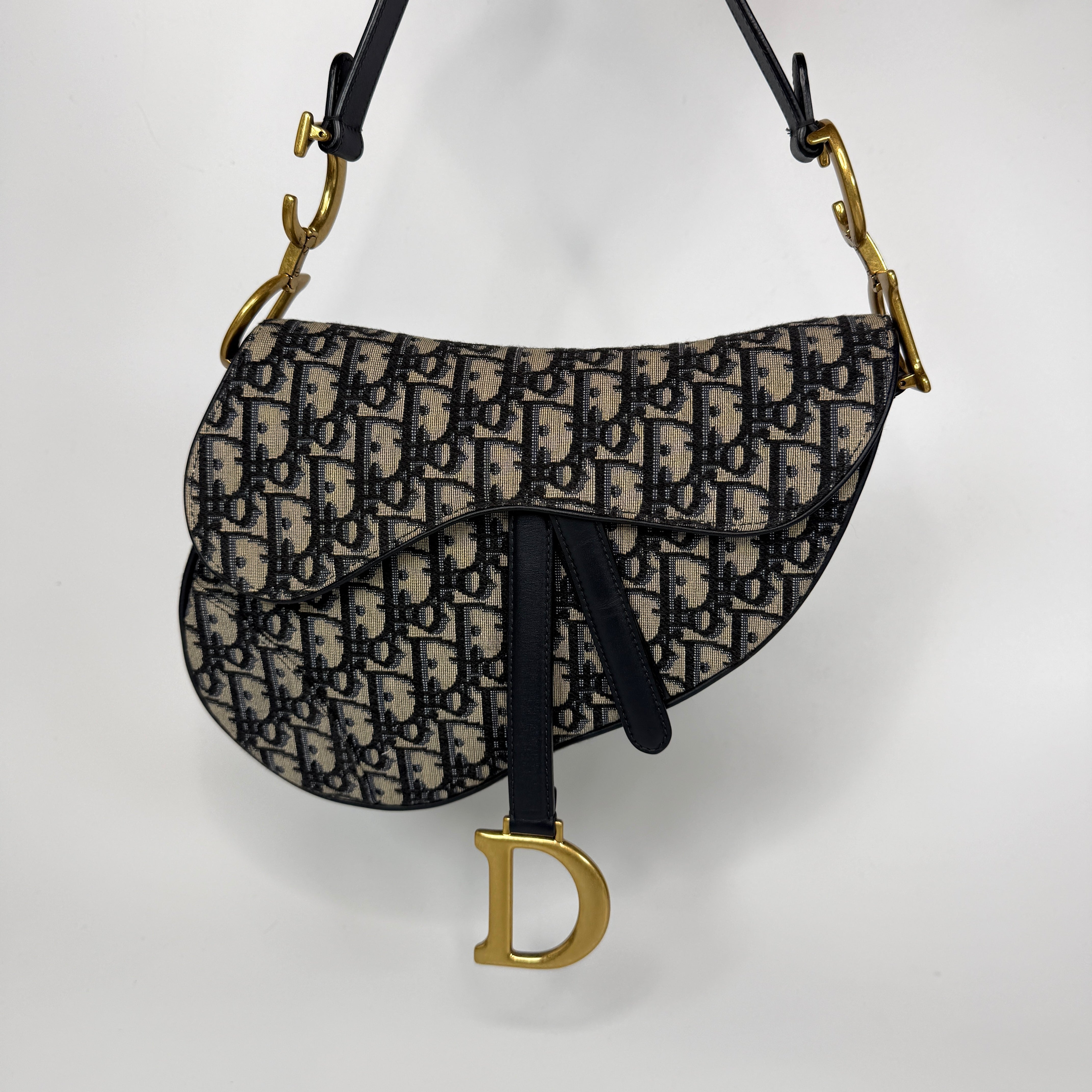 Authentic and preloved Christian Dior Saddle Bag In Oblique Canvas With Gold Hardware. Excellent condition. 100% Authenticity Guarantee