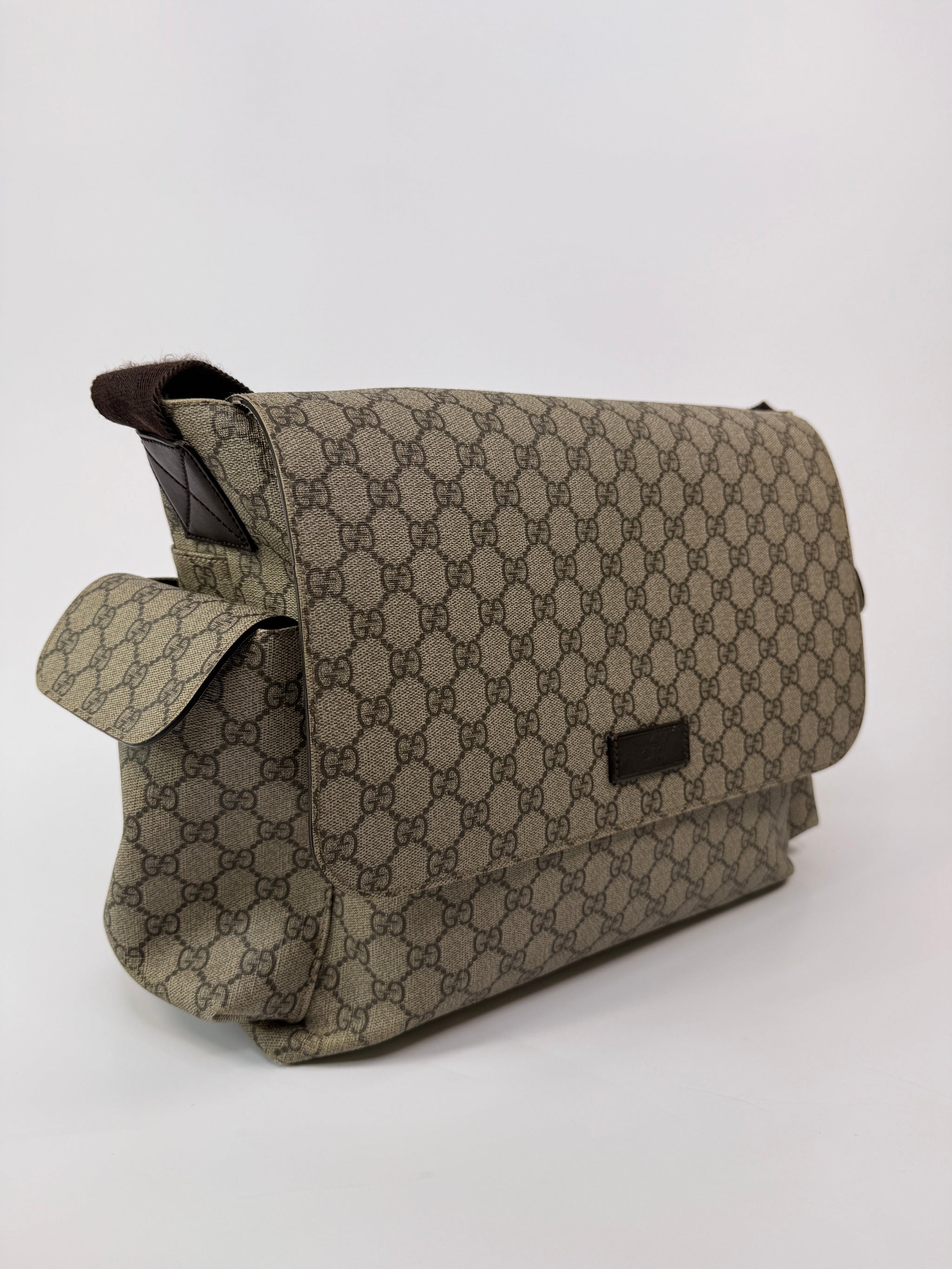 Gucci GG Supreme Medium Baby Changing Bag
Pre Loved & Authentic