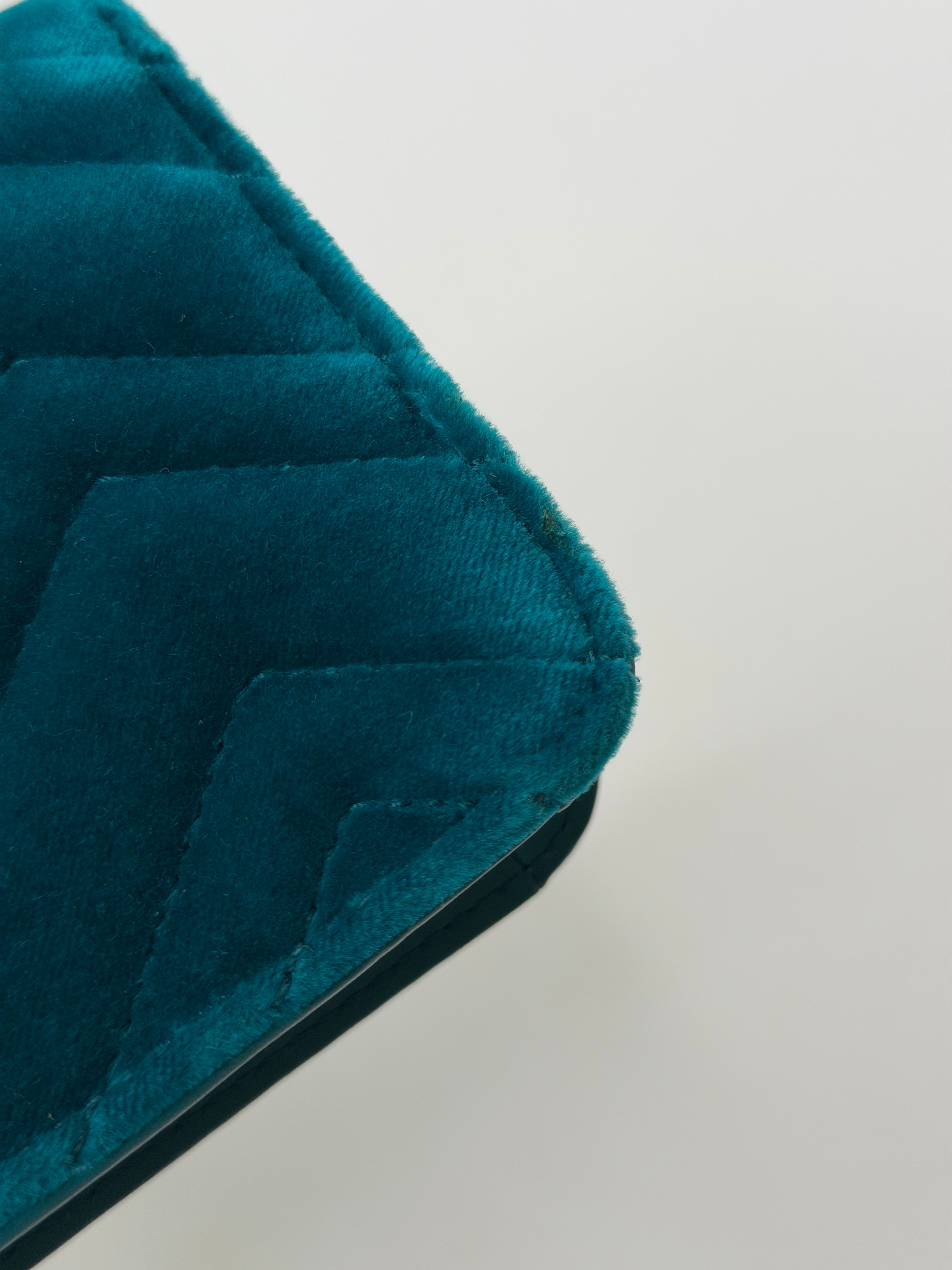 Gucci Wallet On Chain In Turquoise Velvet With Gold Hardware