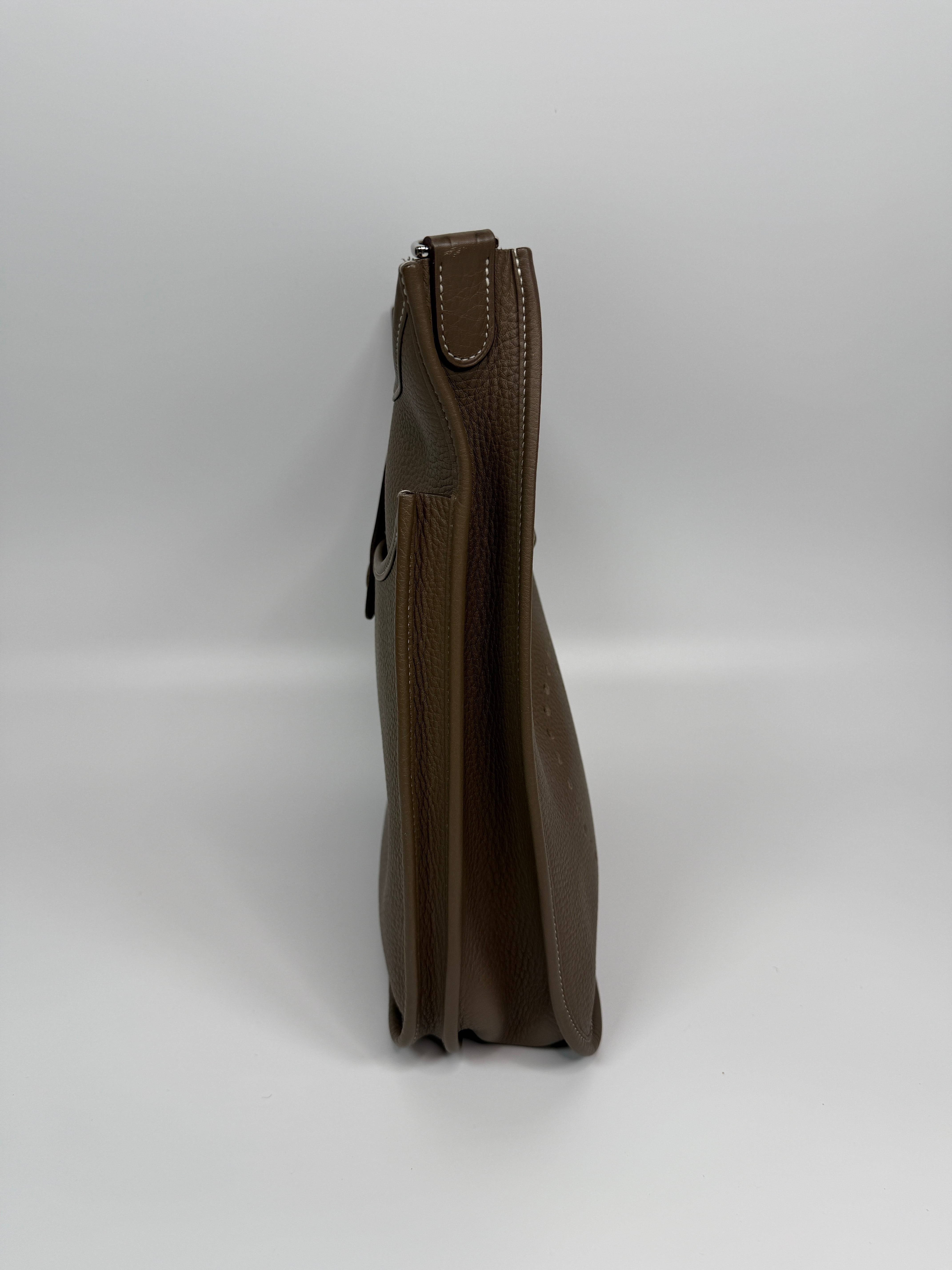 Hermès Evelyne 32 In Etoupe Clemence Leather With Palladium hardware Authentic and pre loved in Very Good condition