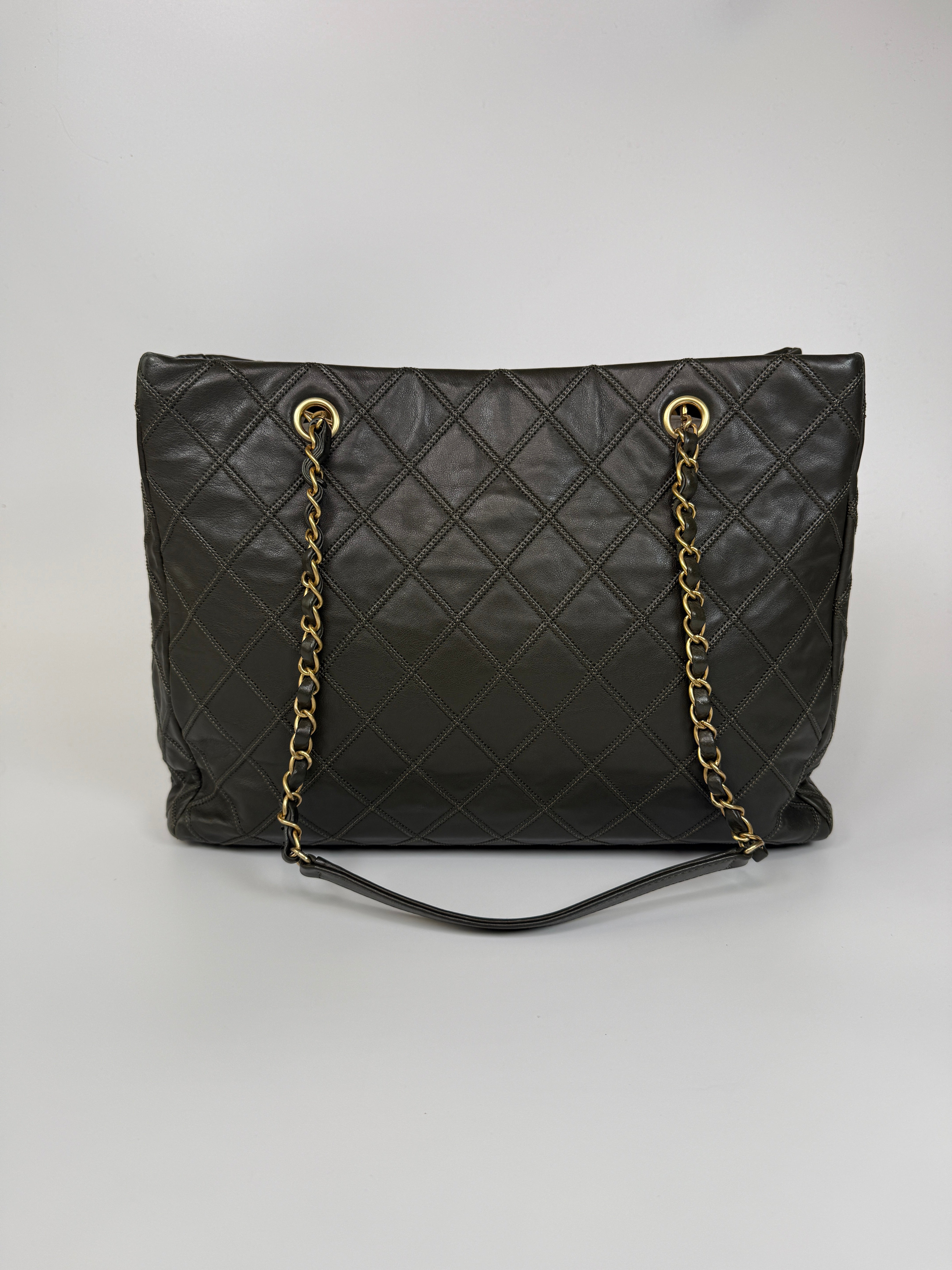 Authentic and preloved Chanel Dark Green Lambskin Leather Tote Bag With Gold Hardware very good condition. 100% Authenticity Guarantee