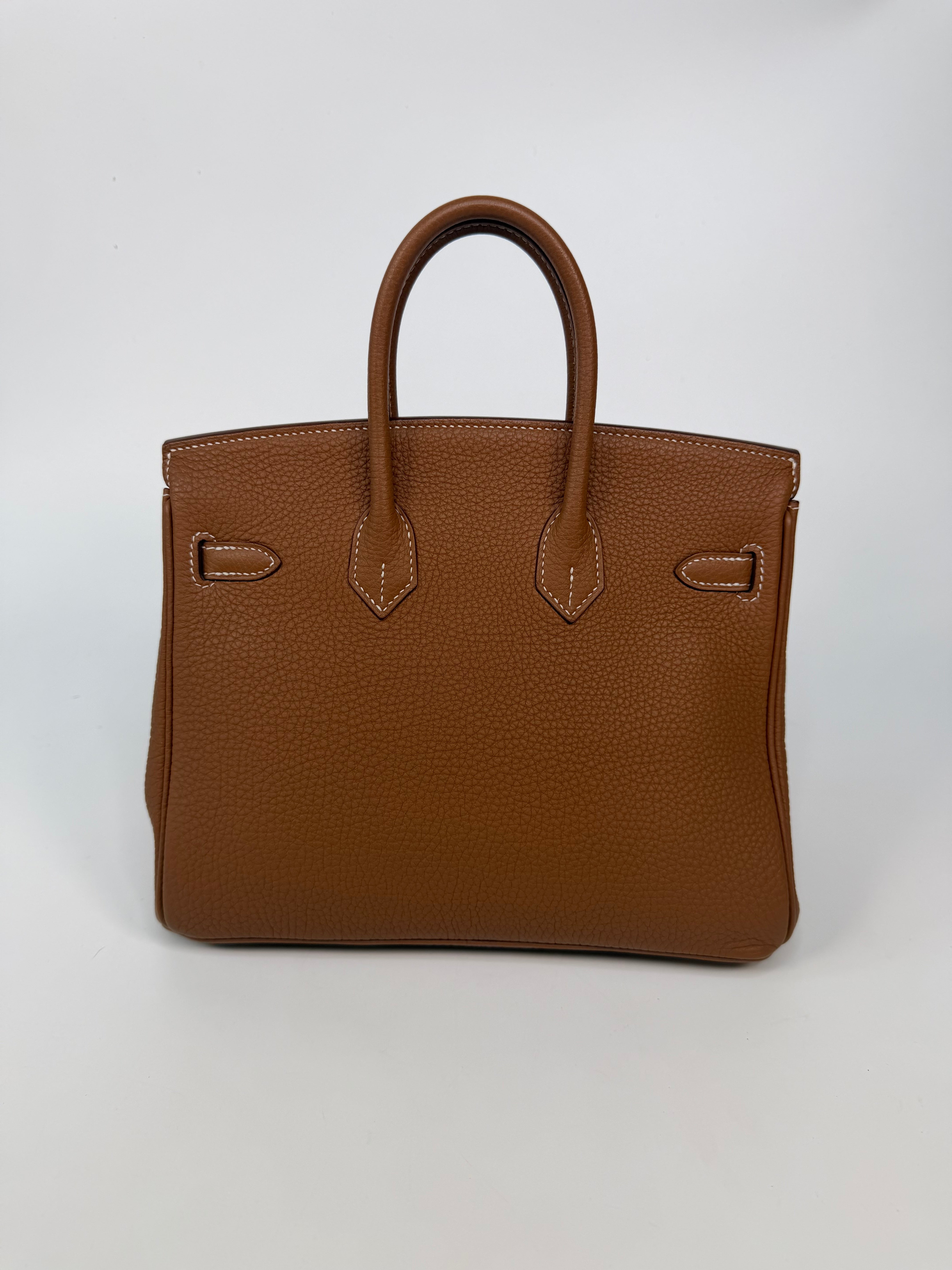 Hermès Birkin 25 In Gold Togo Leather With Gold Hardware. 100% authentic and preloved in excellent condition