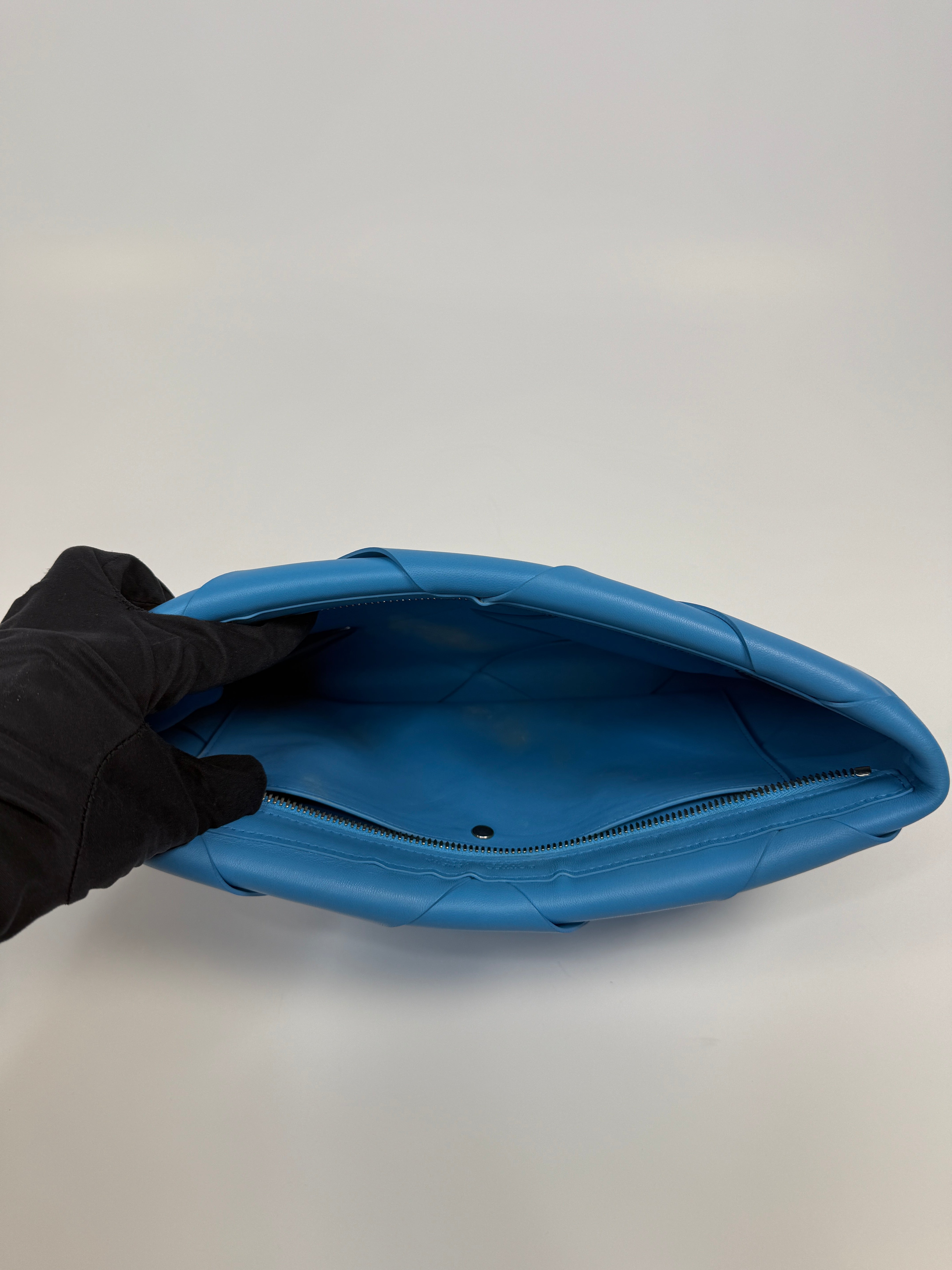 Bottega Veneta Intrecciato Zipped Pouch Pre Loved