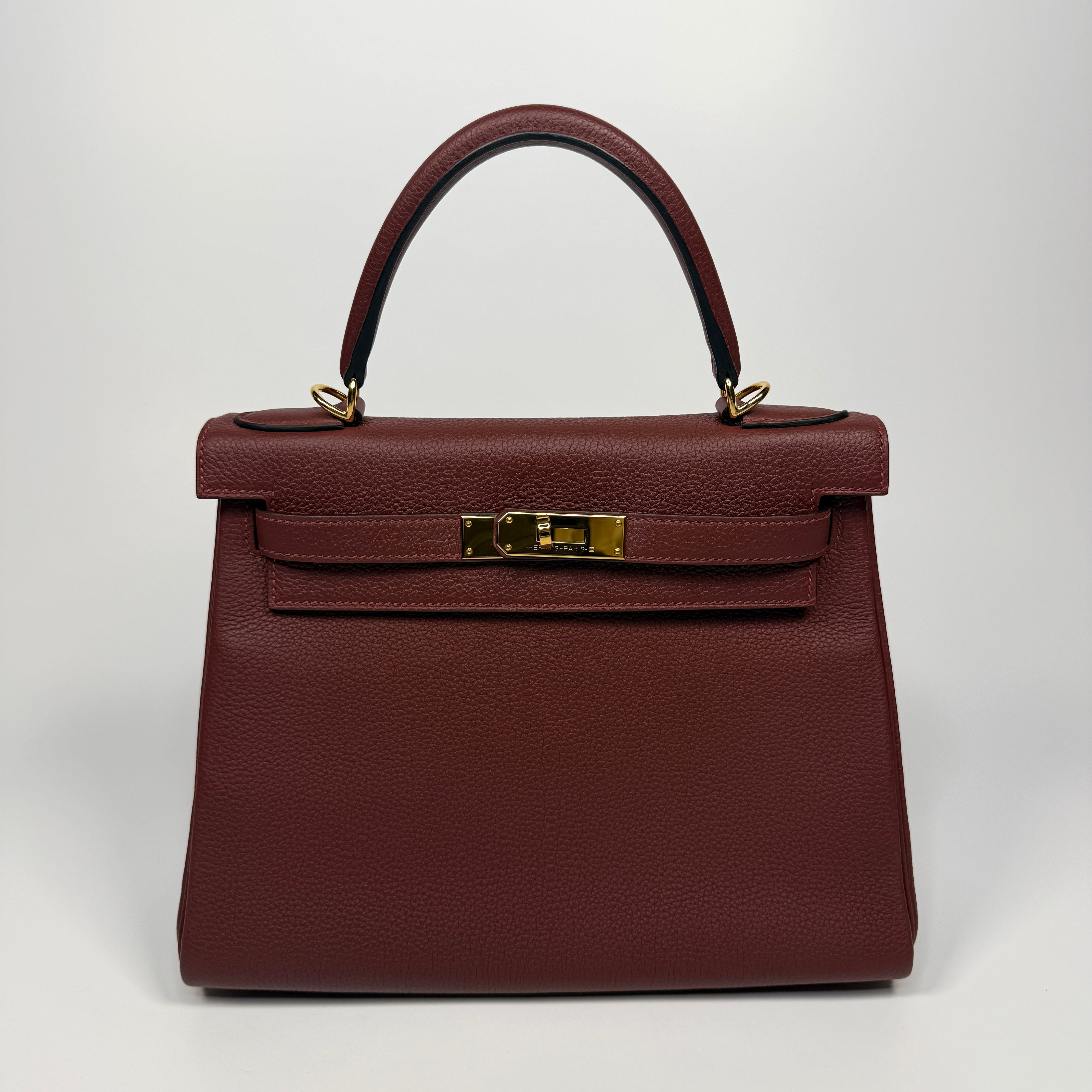 Hermès Kelly 28 In Rouge H Togo Leather With Gold Hardware New and Unused Condition. Authentic and preloved