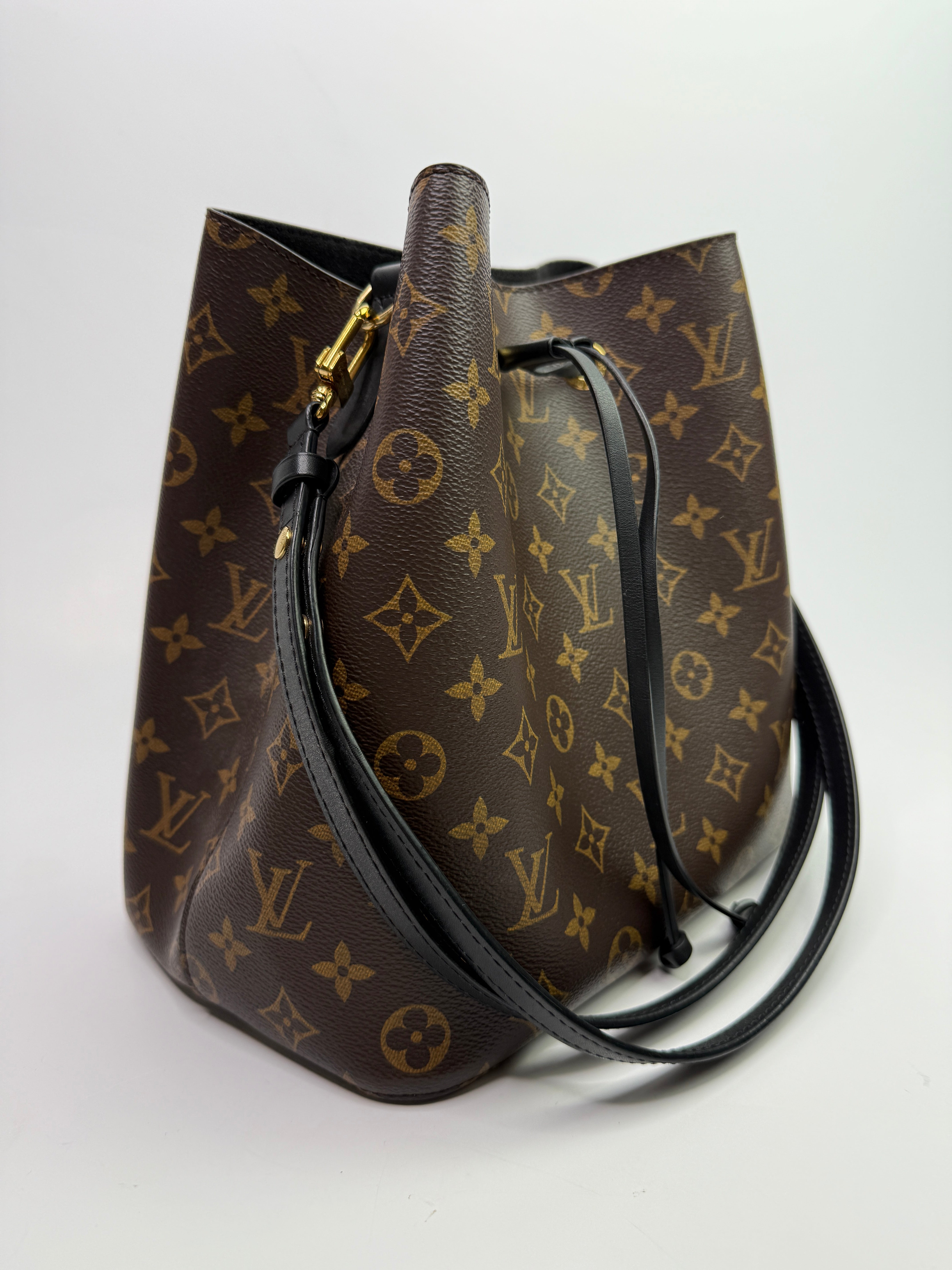 Louis Vuitton NéoNóe MM Bucket Bag