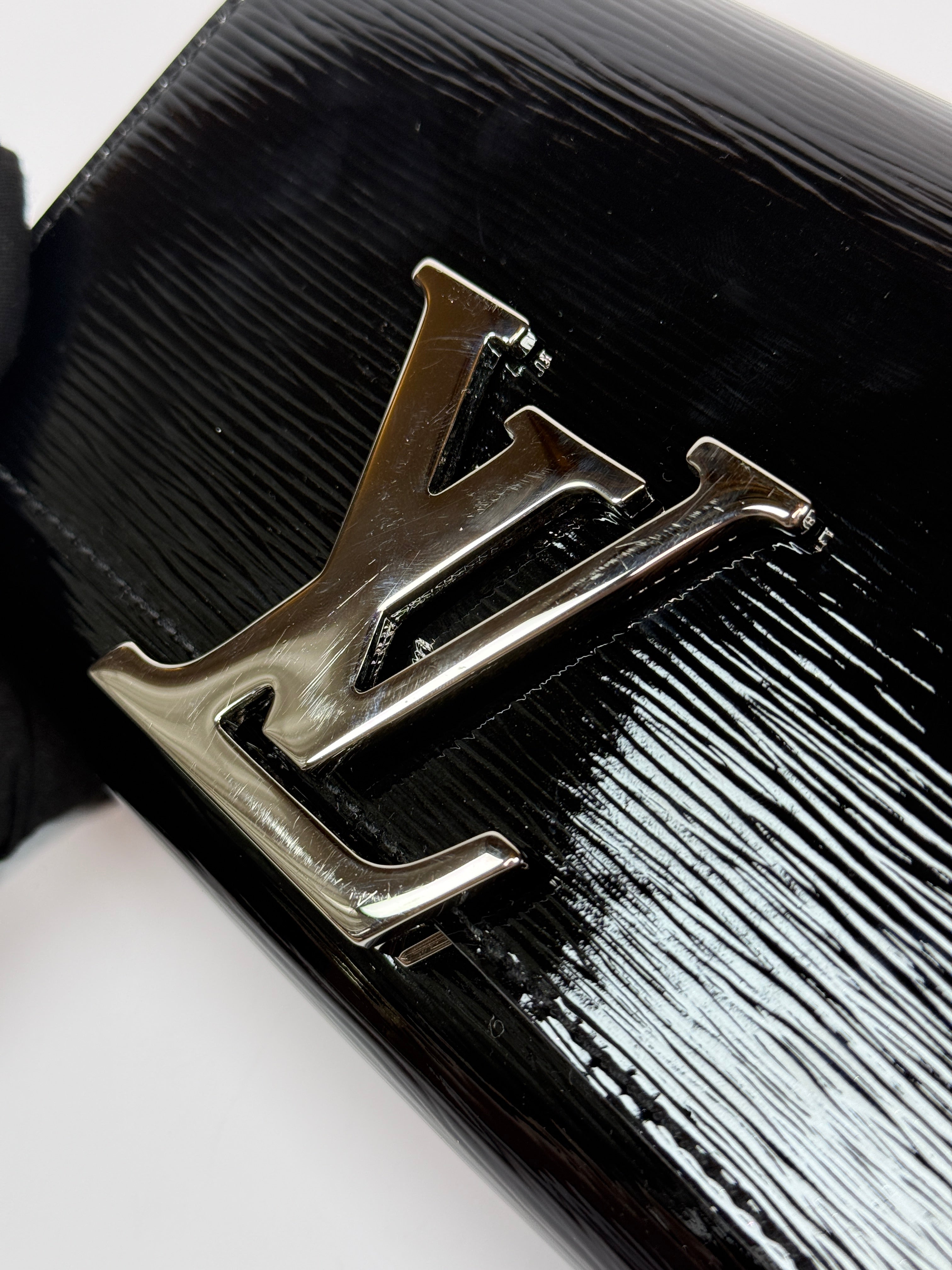 Louis Vuitton Pochette Louise Bag In Black Epi Leather With Silver Hardware In Good condition Authentic and preloved