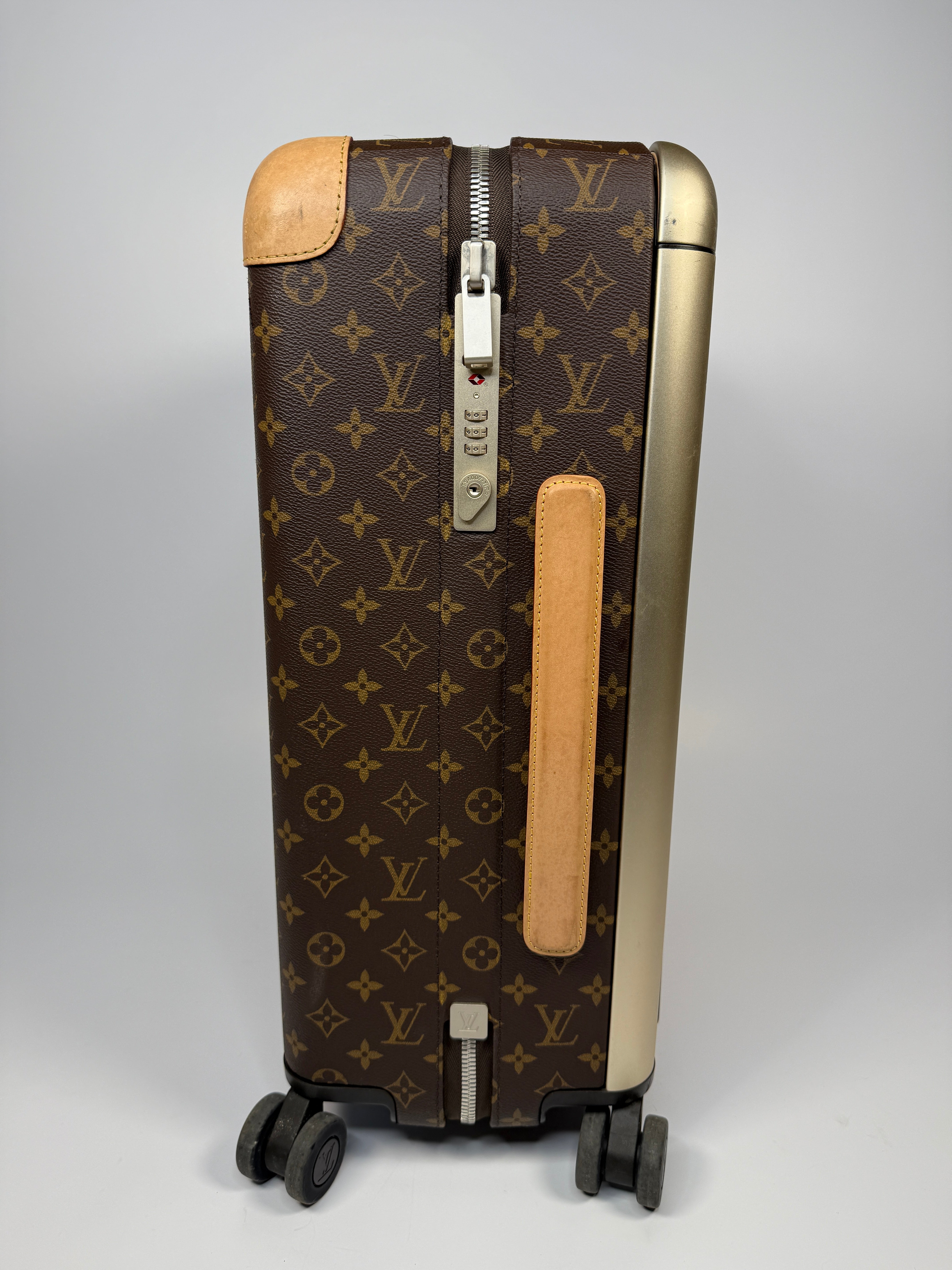 Louis Vuitton 50 Horizon Monogram Suitcase. Prevloved and Authentic In Very Goo Condition