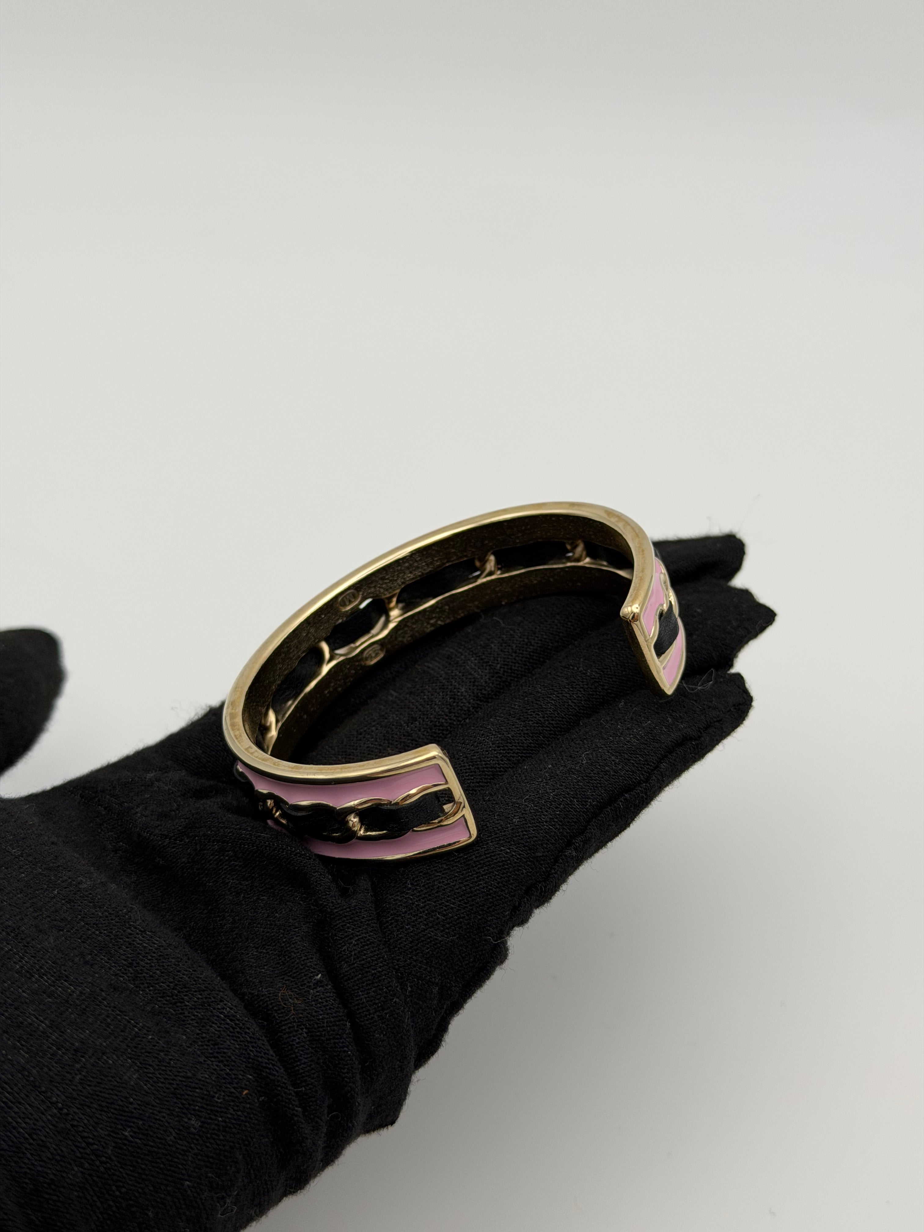 Chanel CC Bangle In Pink & Black Size Medium. Authentic and preloved in excellent condition