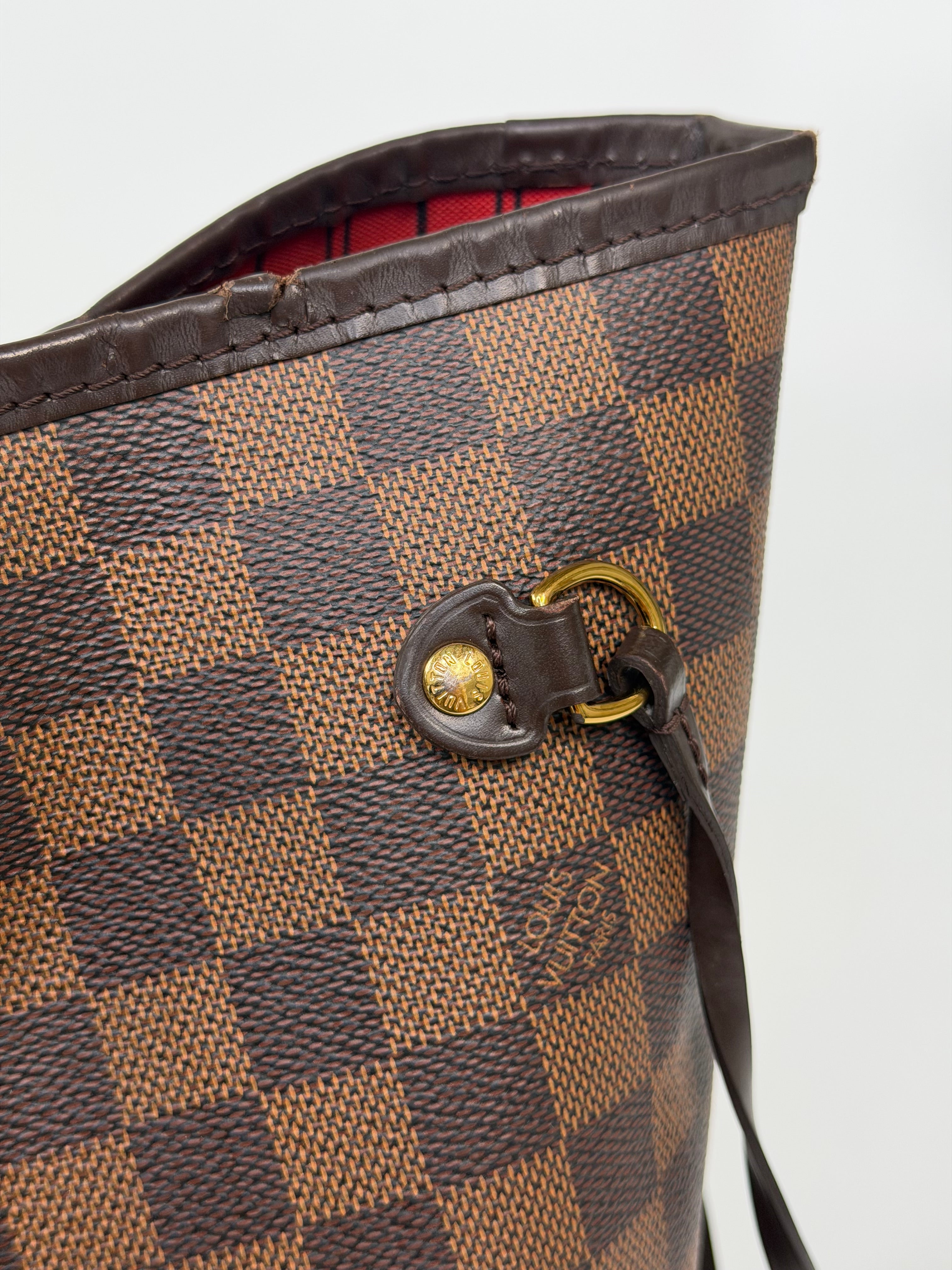 Louis Vuitton Neverfull MM In Damier Ebene Canvas Gold Hardware. Authentic and preloved in very good condition. Verified by Luxe Cheshire. 100% guarantee