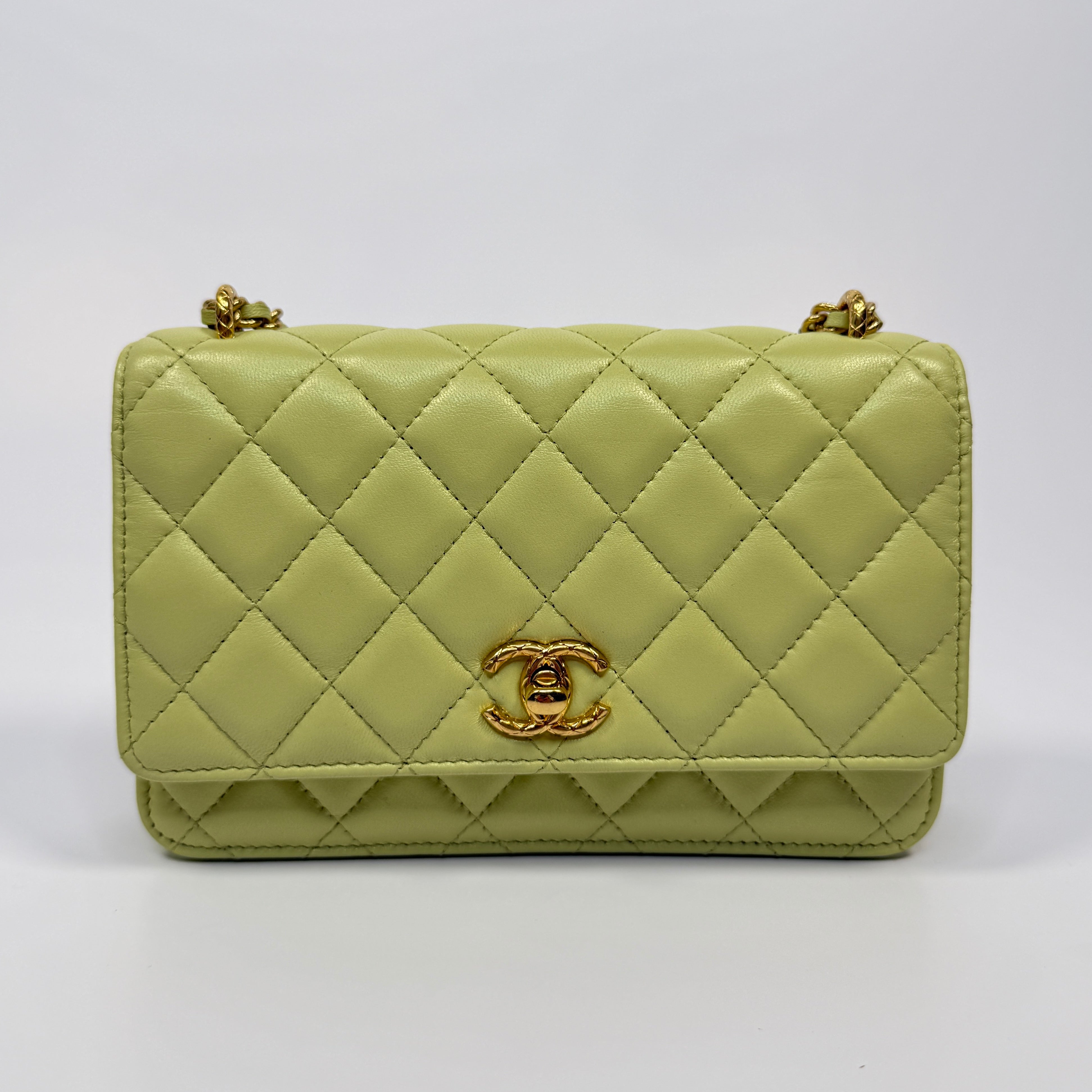 Chanel Wallet On Chain In Green Lambskin With Gold Hardware
Pre Loved & Authentic