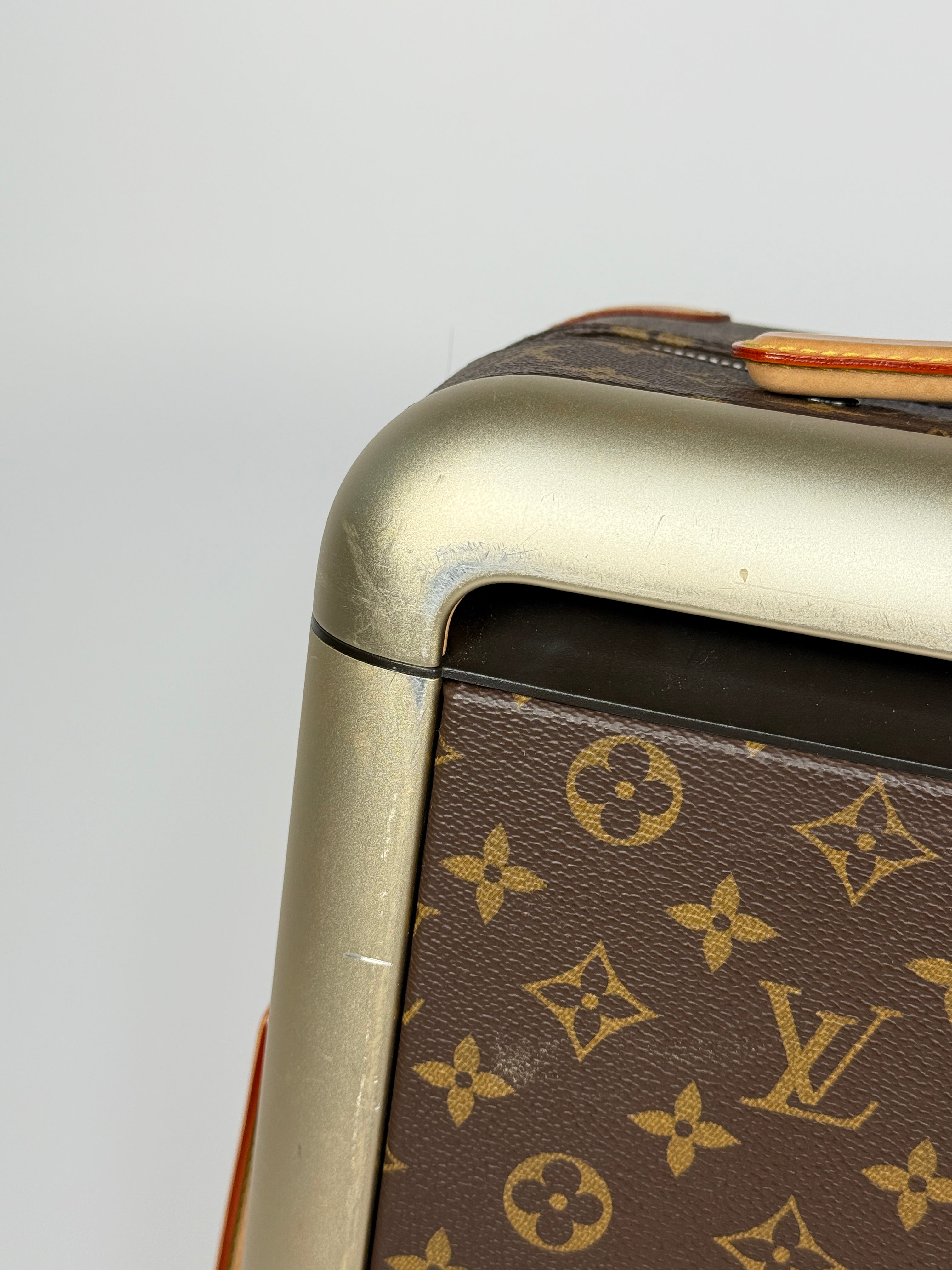 Louis Vuitton 50 Horizon Monogram Suitcase. Prevloved and Authentic In Very Goo Condition