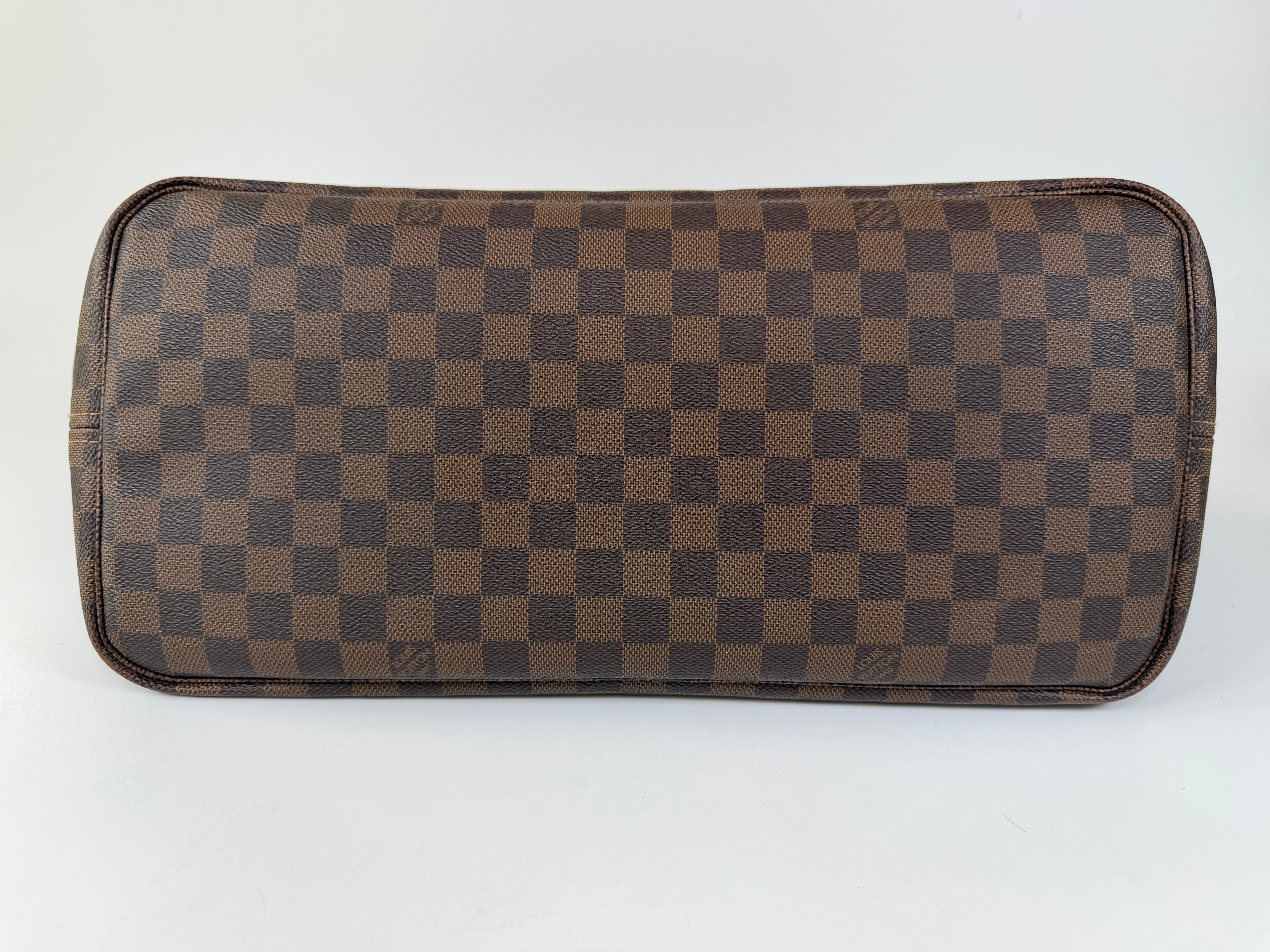 Louis Vuitton Neverfull GM Tote In Damier Ebene Canvas 100% authentic and preloved in excellent condition