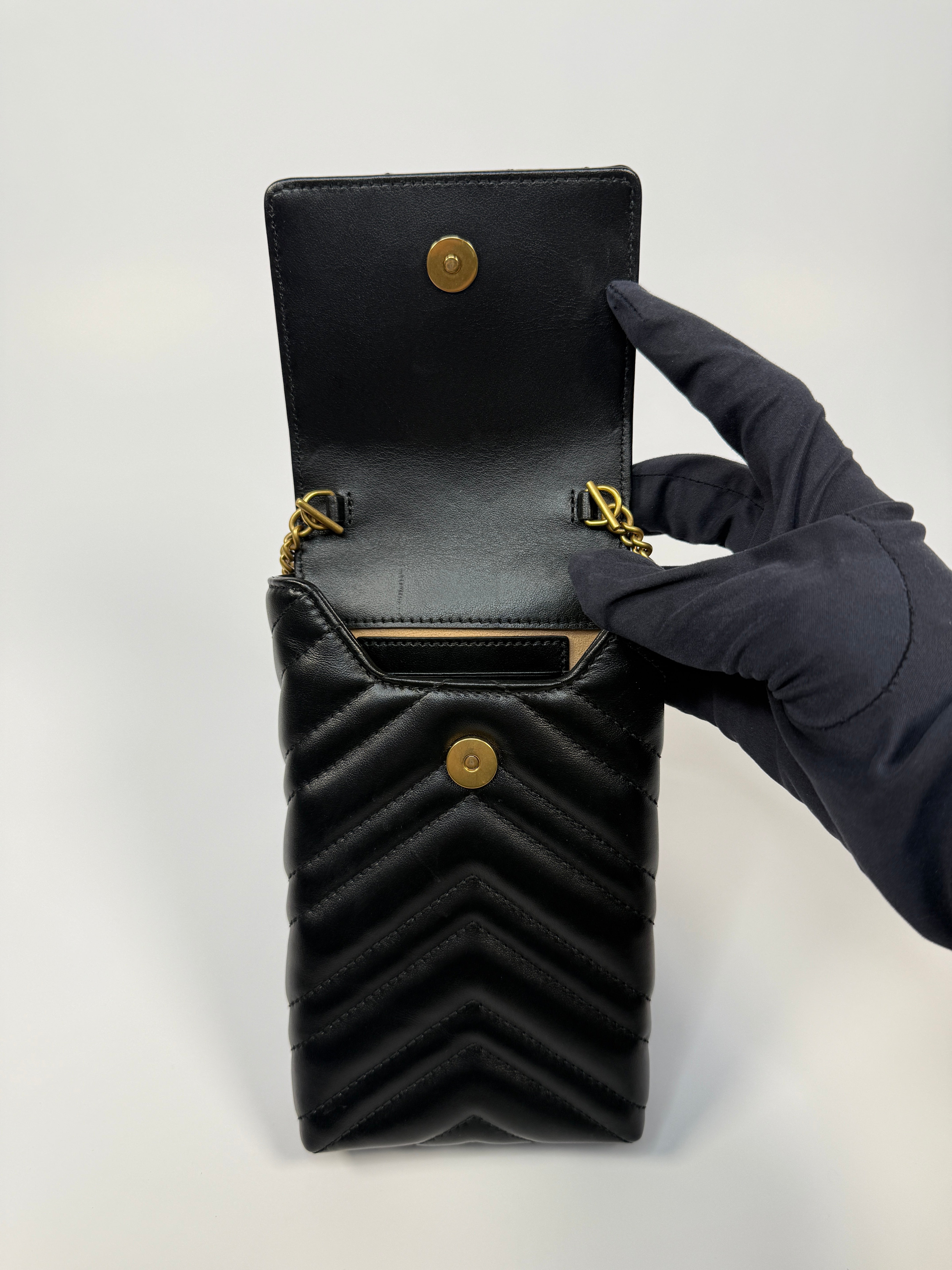 Gucci GG Marmont Matelassé Phone Bag