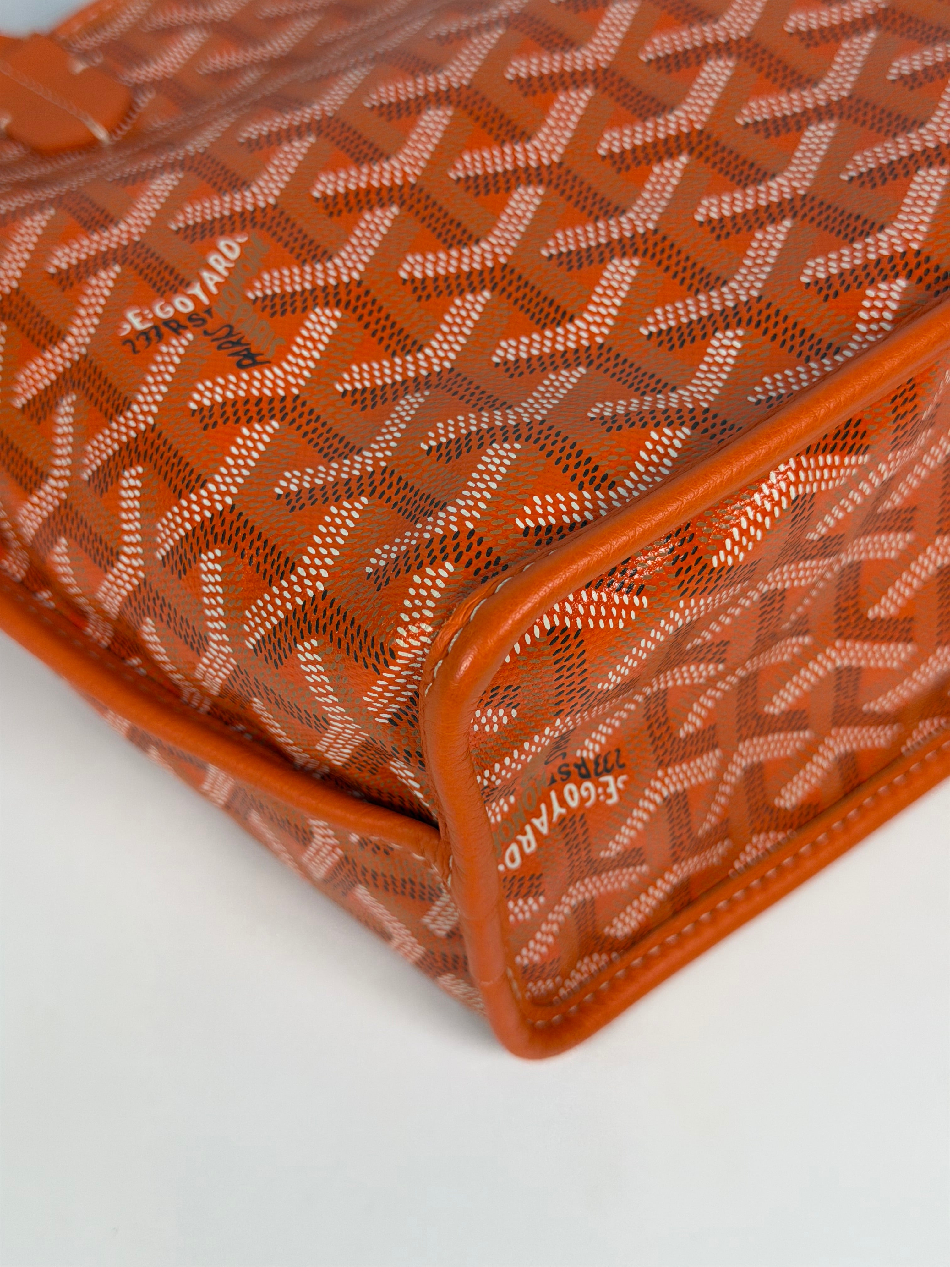 Goyard Mini Anjou Orange Leather, excellent condition pre loved condition. Verified by Luxe Cheshire. Insured next day delivery