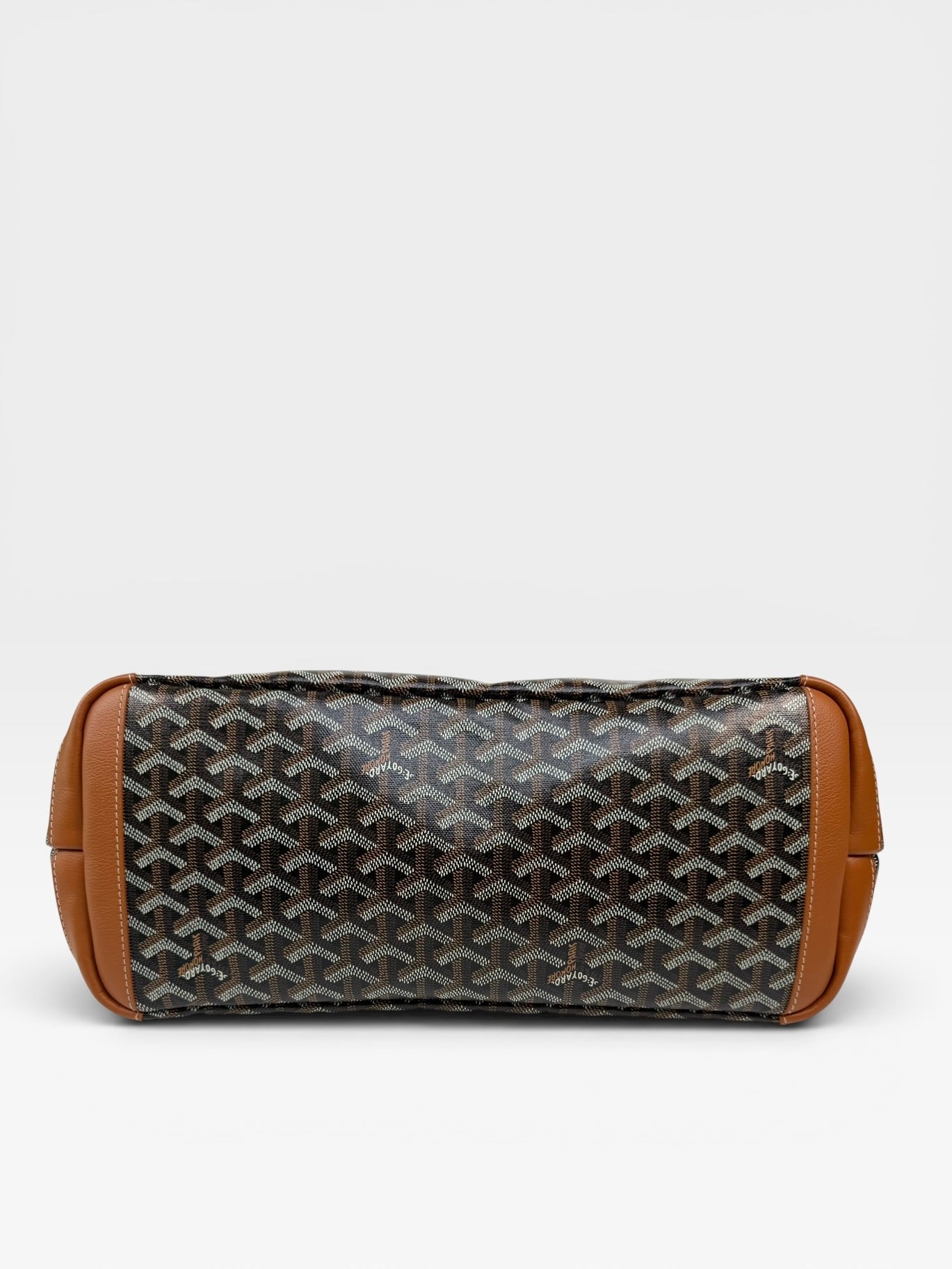 Goyard Artois MM Bag In Black Monogram. Authentic and preloved in excellent condition. 100% guarantee