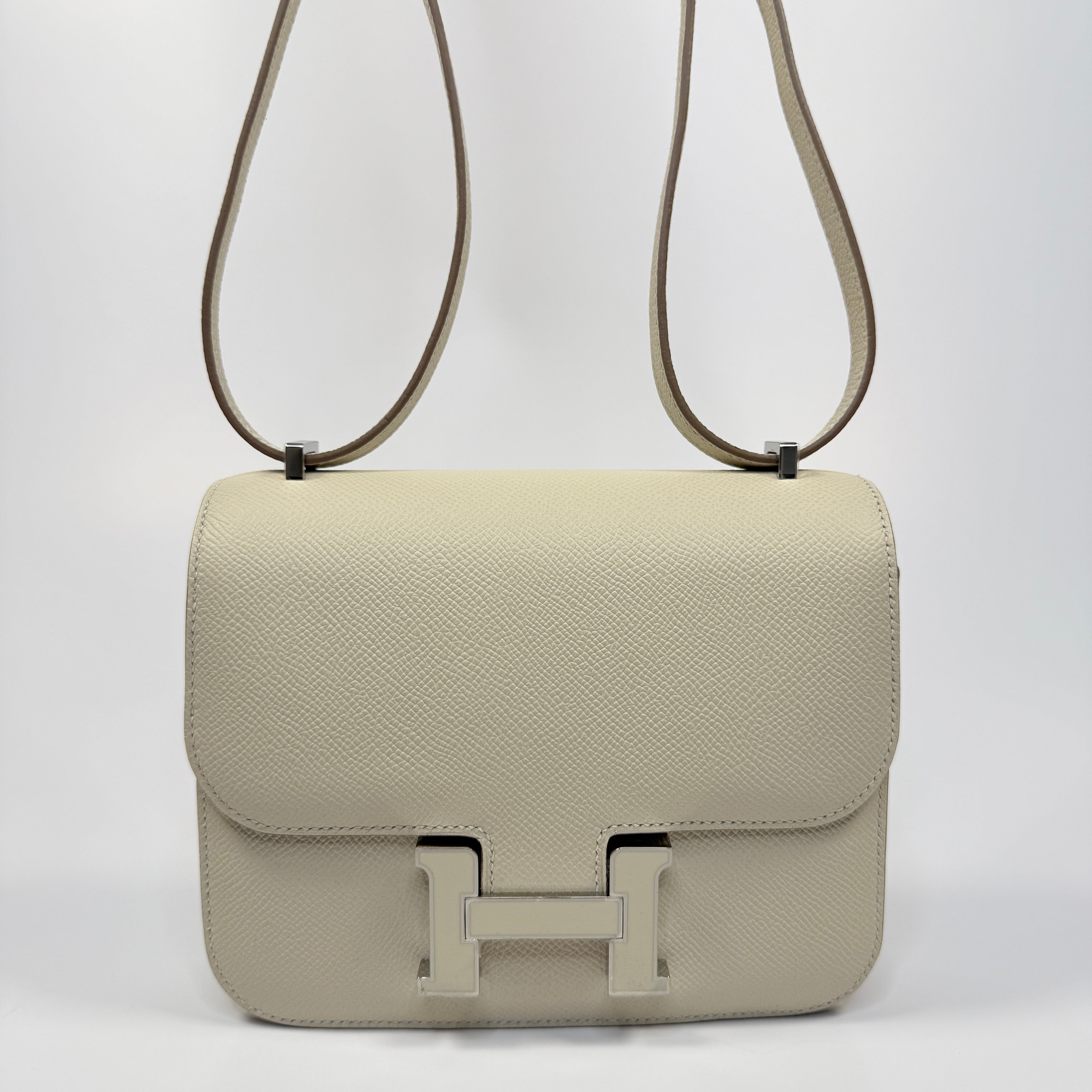 Hermès Constance 18 In Craie Epsom Leather With Lacquered Hardware , new and unused condition. Authentic and preloved.