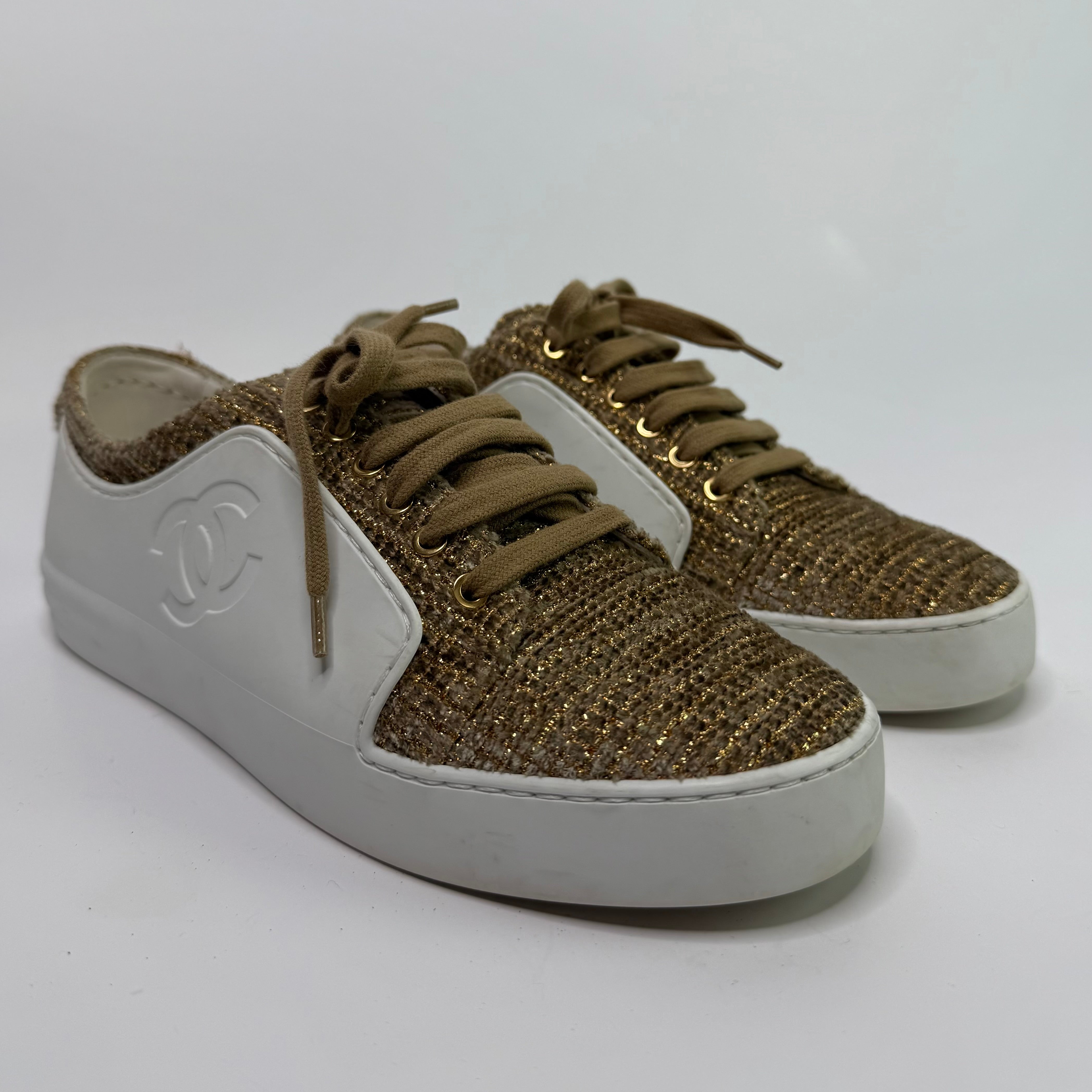 Chanel White Leather Metallic Tweed CC Low Top Sneakers (Size 37.5/UK4.5)
