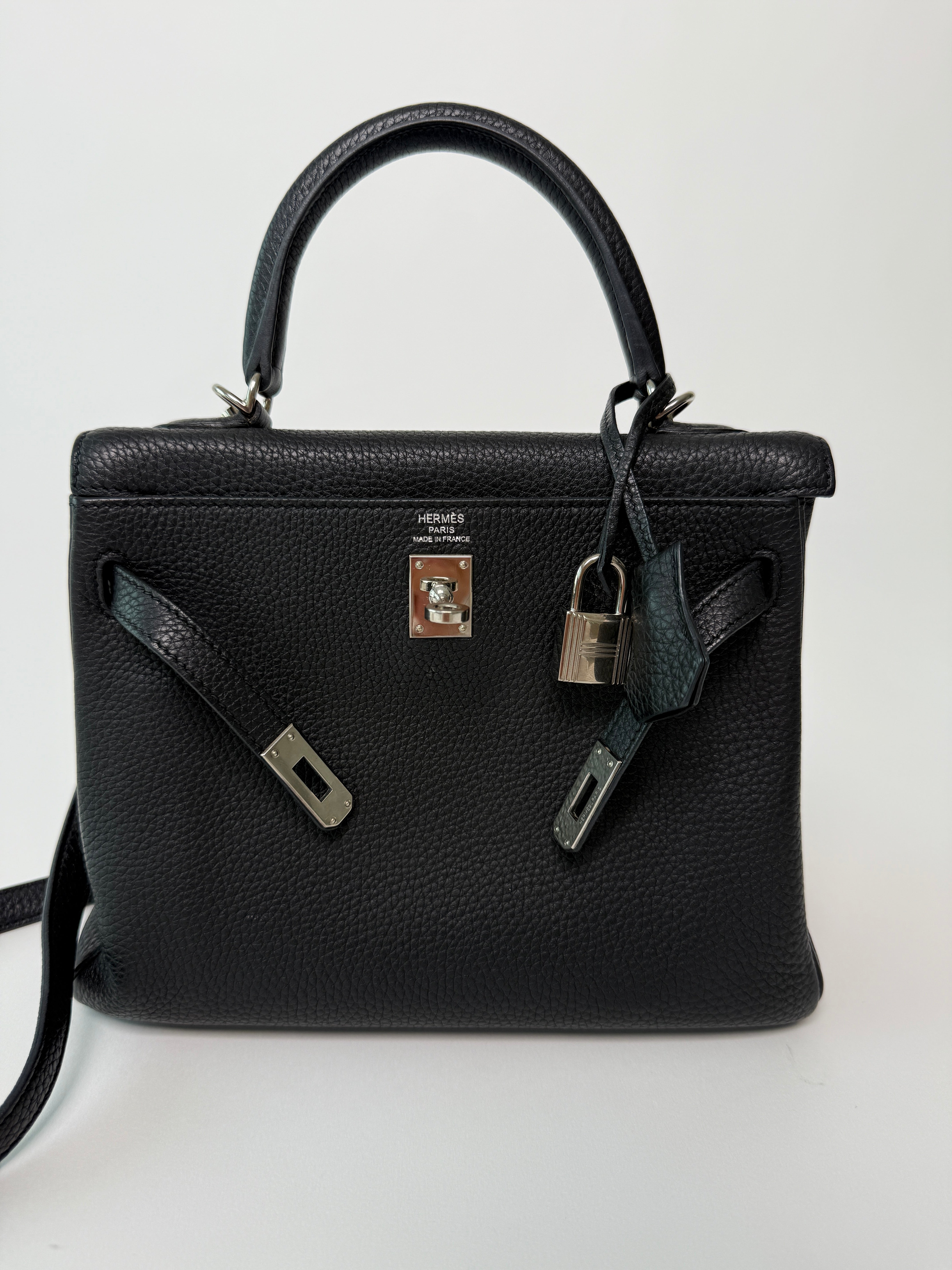 Authentiic Hermès Kelly 25 In Nior Togo Leather with palladium hardware.