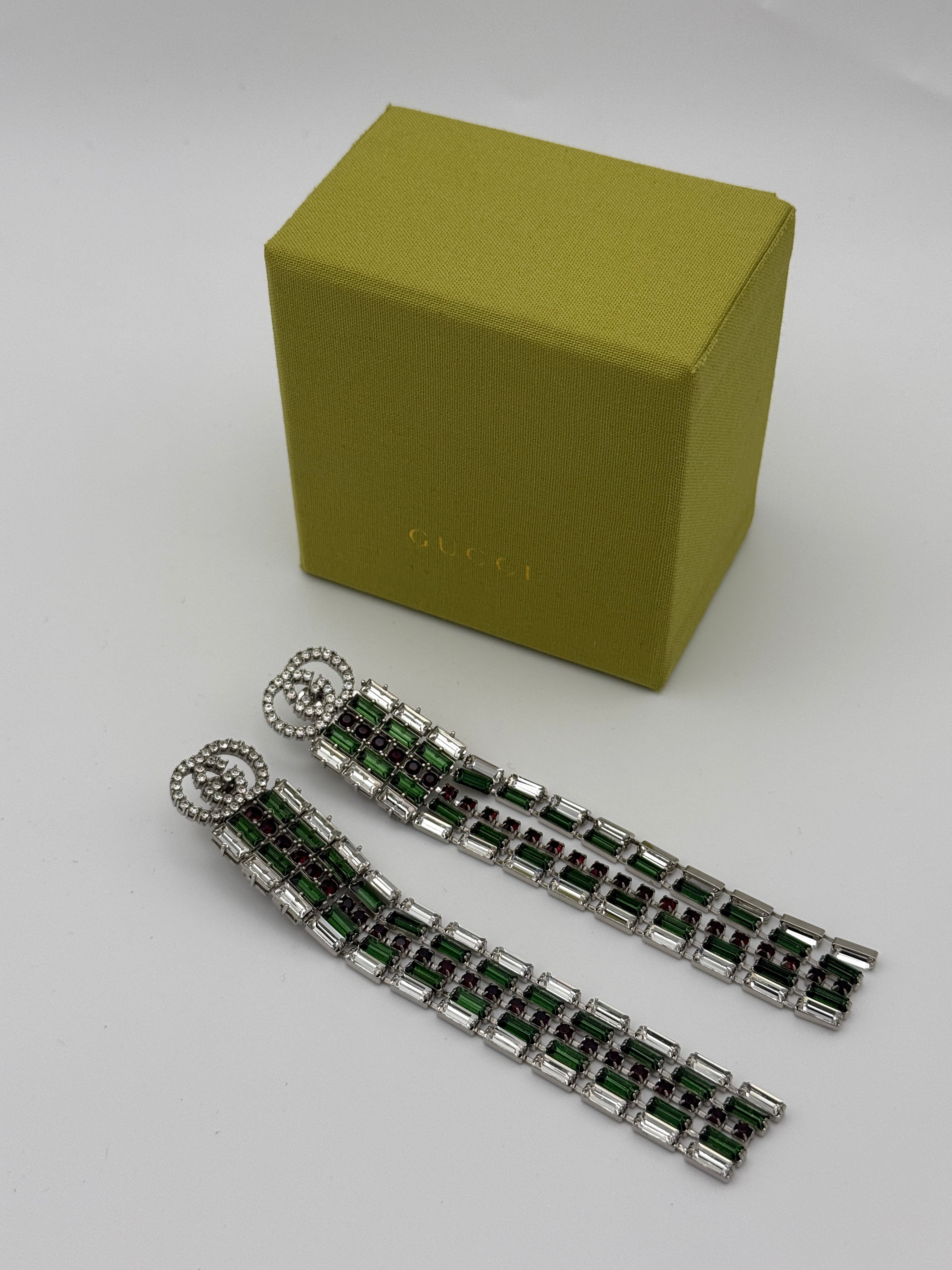 Authentic and preloved Gucci GG Earrings Rhinestone Earrings. Excellent Condition. 100% Authenticity guarantee
