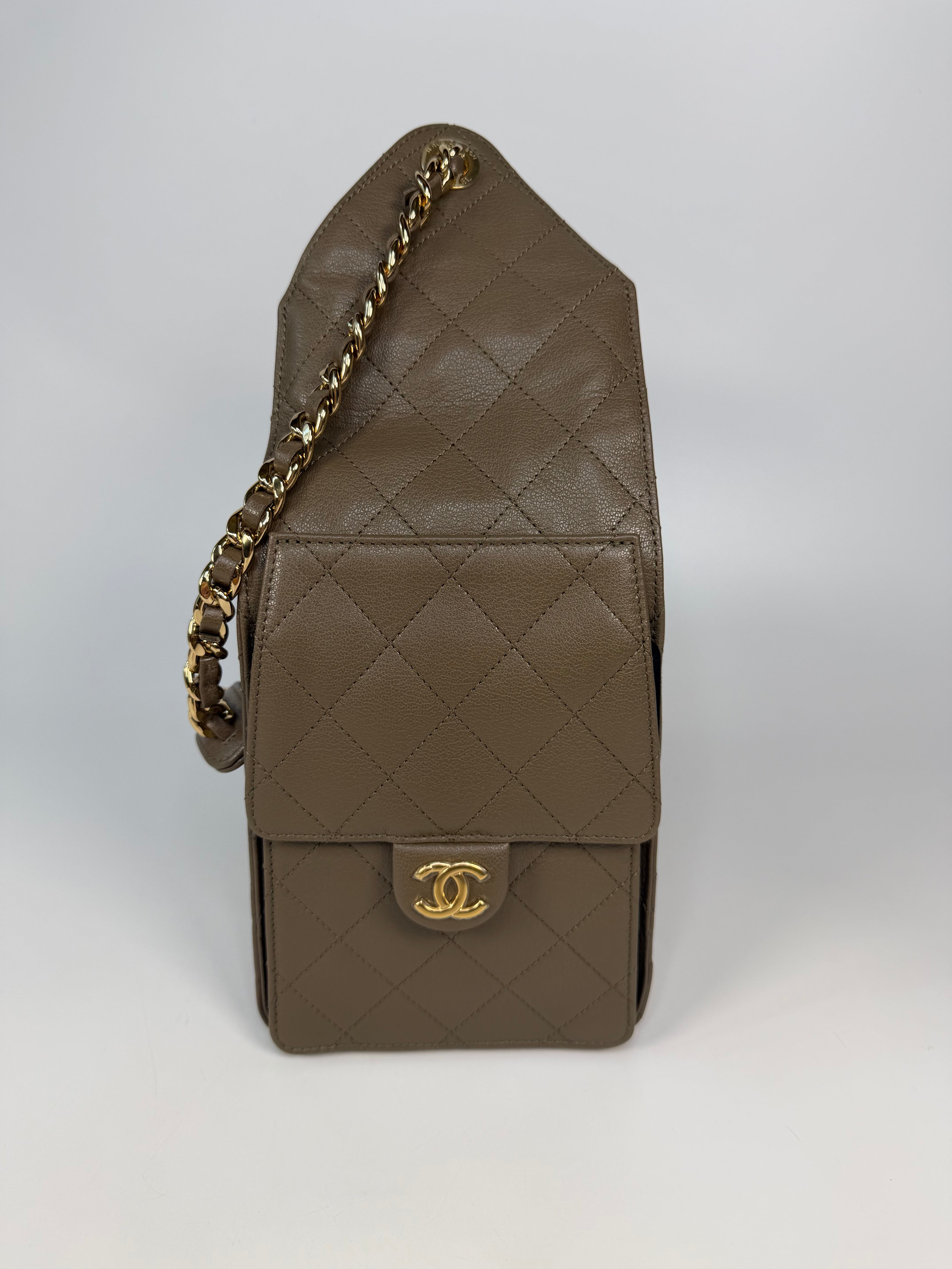 Chanel 25 Medium In Khaki Grained Calfskin With Gold Hardware