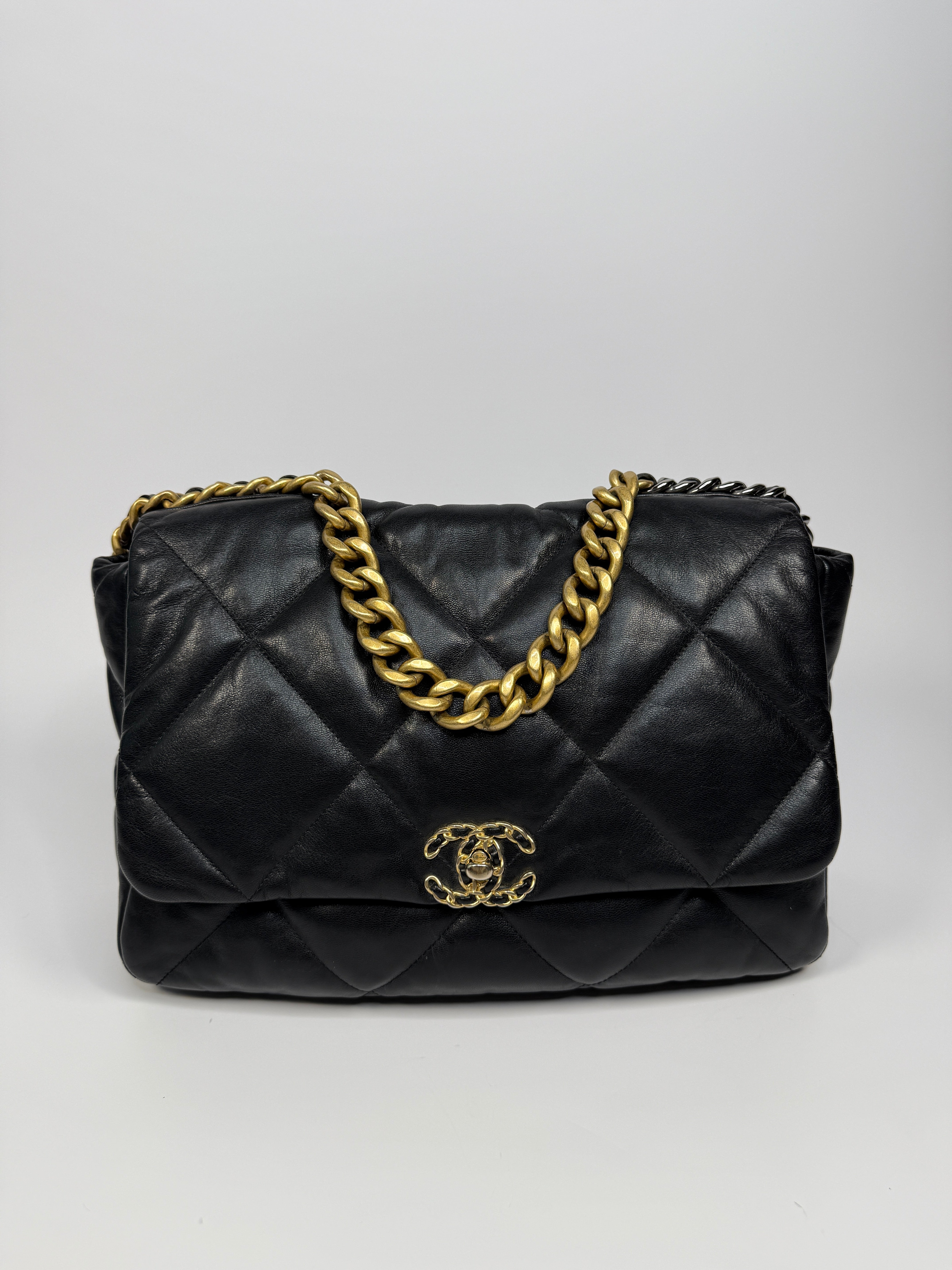 Chanel 19 Maxi Flap Bag
Pre Loved & Authentic