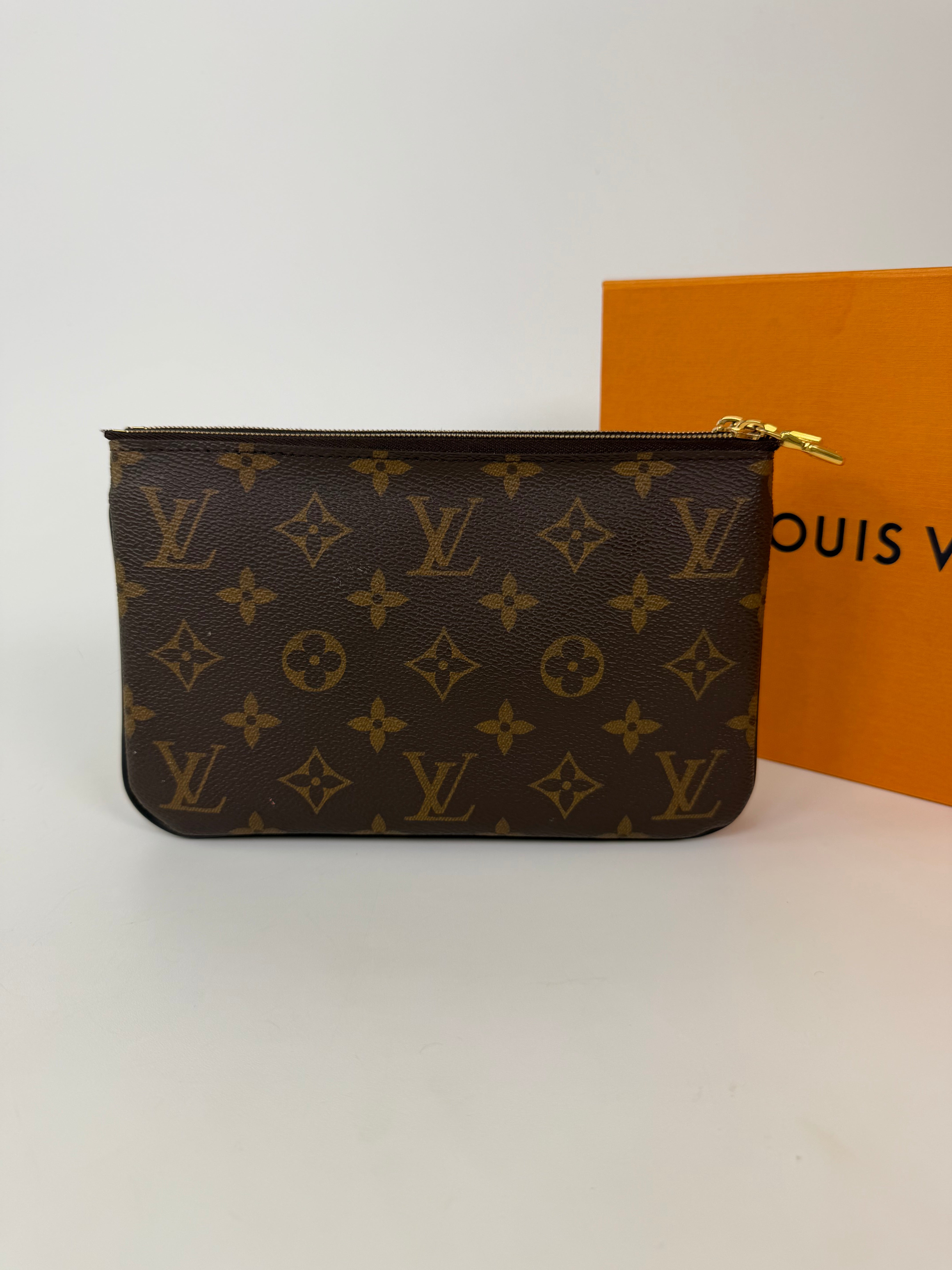 Louis Vuitton Double Zip Pochette In Monogram Canvas in excellent condition 100% authentic and preloved