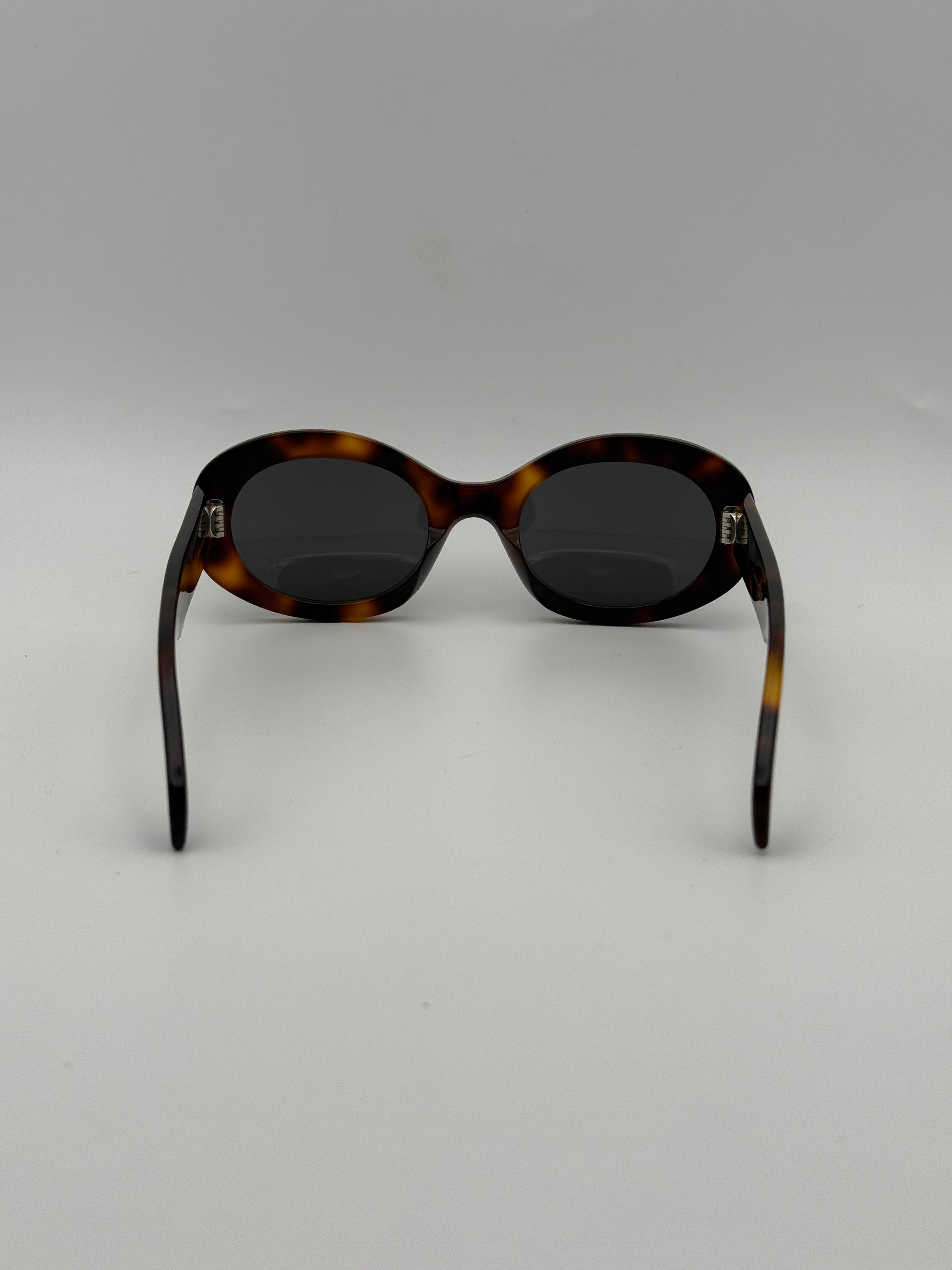Authentic and preloved Celine CL40194U sunglasses. excellent condition, 100% Excellent condition