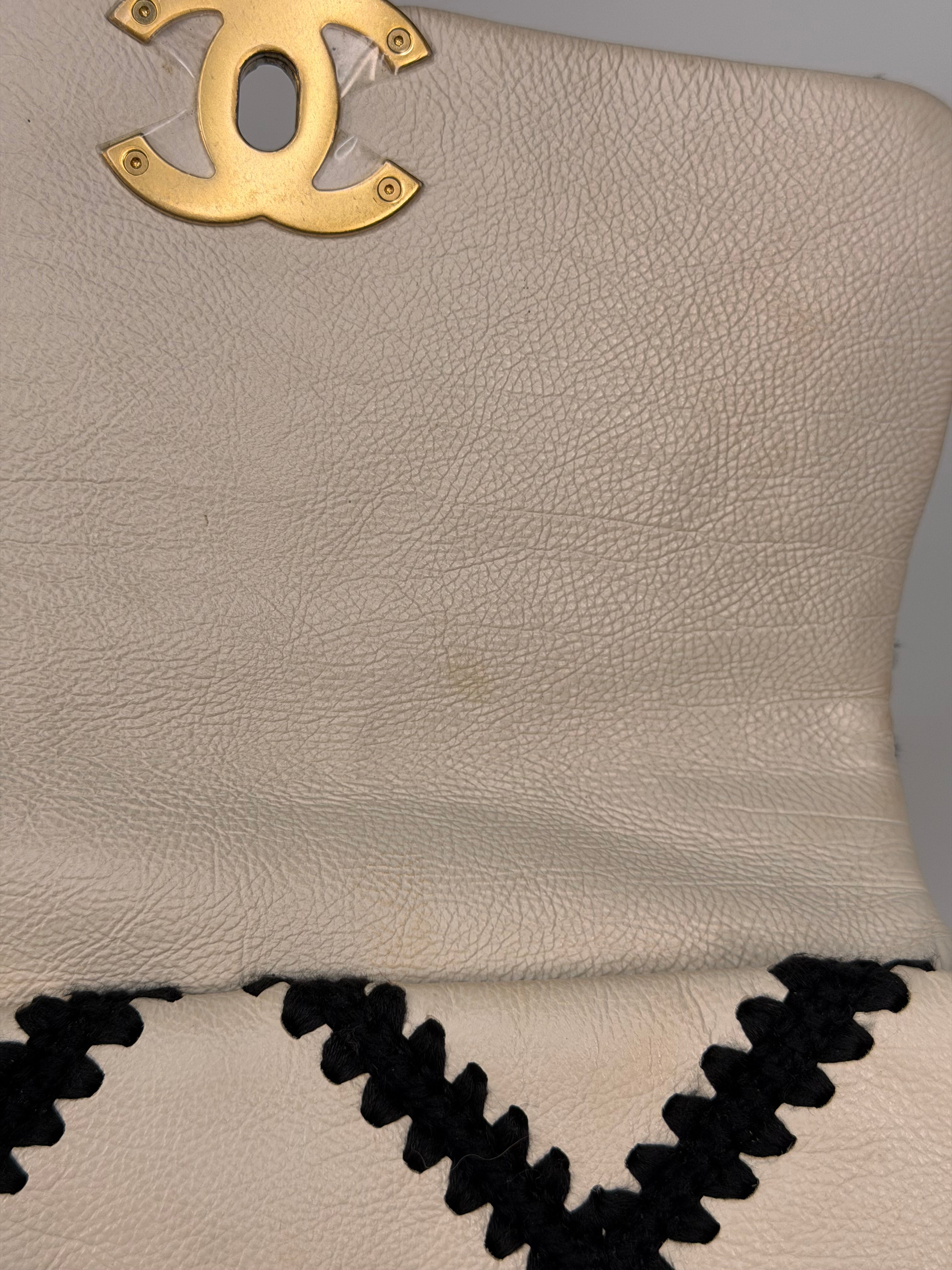 Chanel 19 Small In Black & White Leather With Mixed Hardware. Authentic and preloved in very good condition. 100% Guarantee