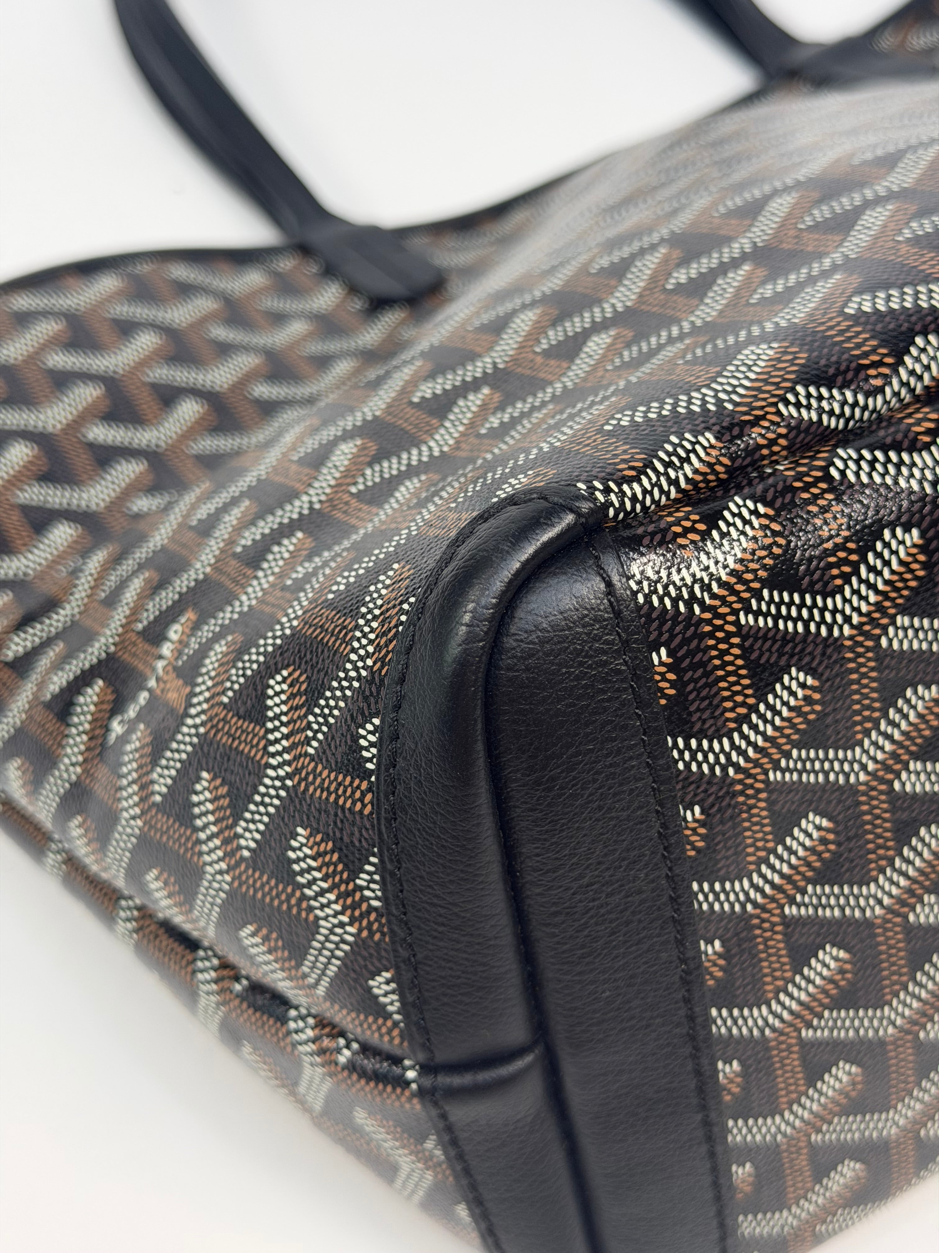 Goyard Artois PM Bag In Black Monogram. Authentic and preloved in very good condition. 100% guarantee