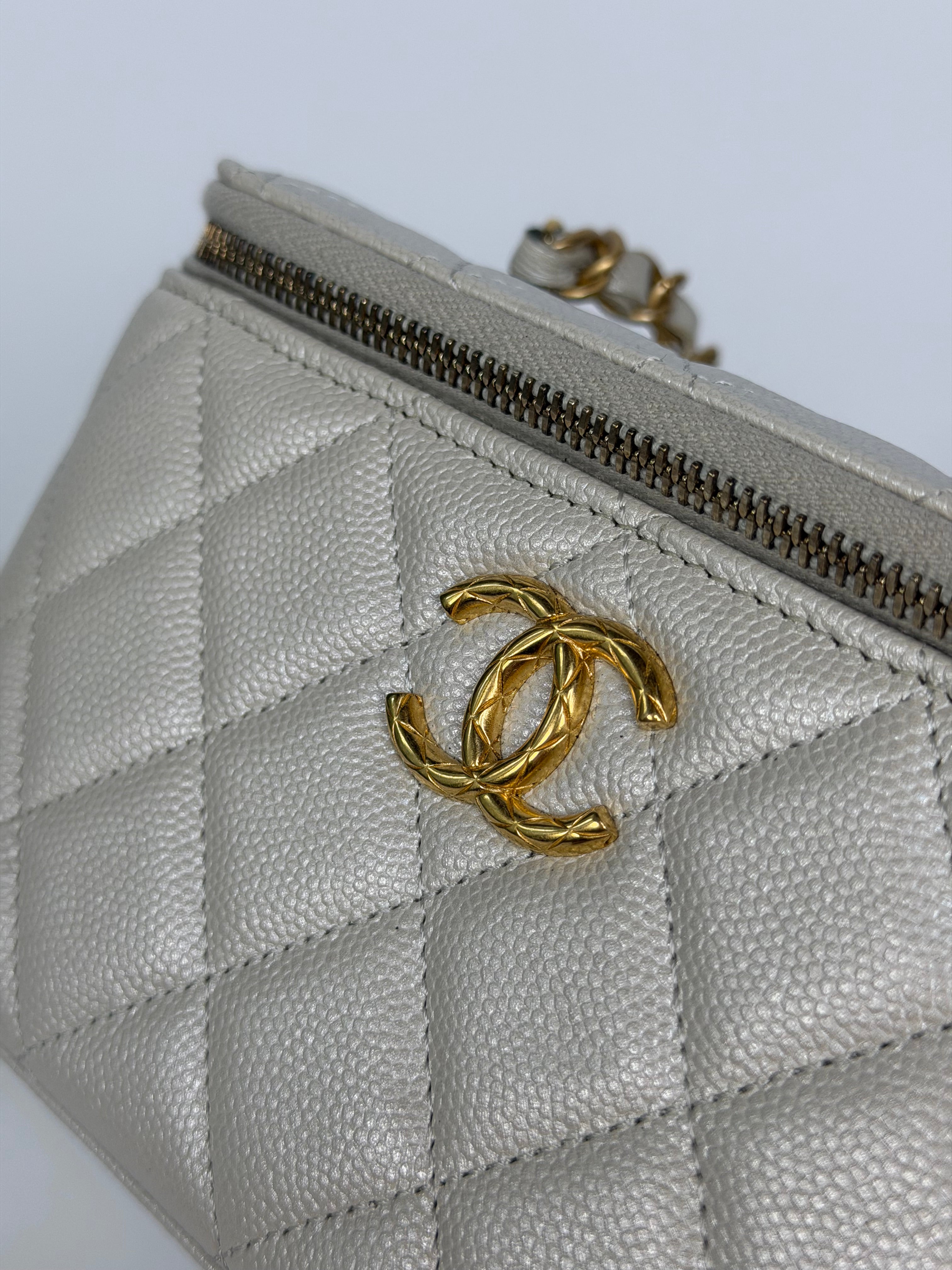 Chanel Vanity In Light Pearl Grey Caviar Leather With Gold Hardware. Authentic and preloved in excellent condition.