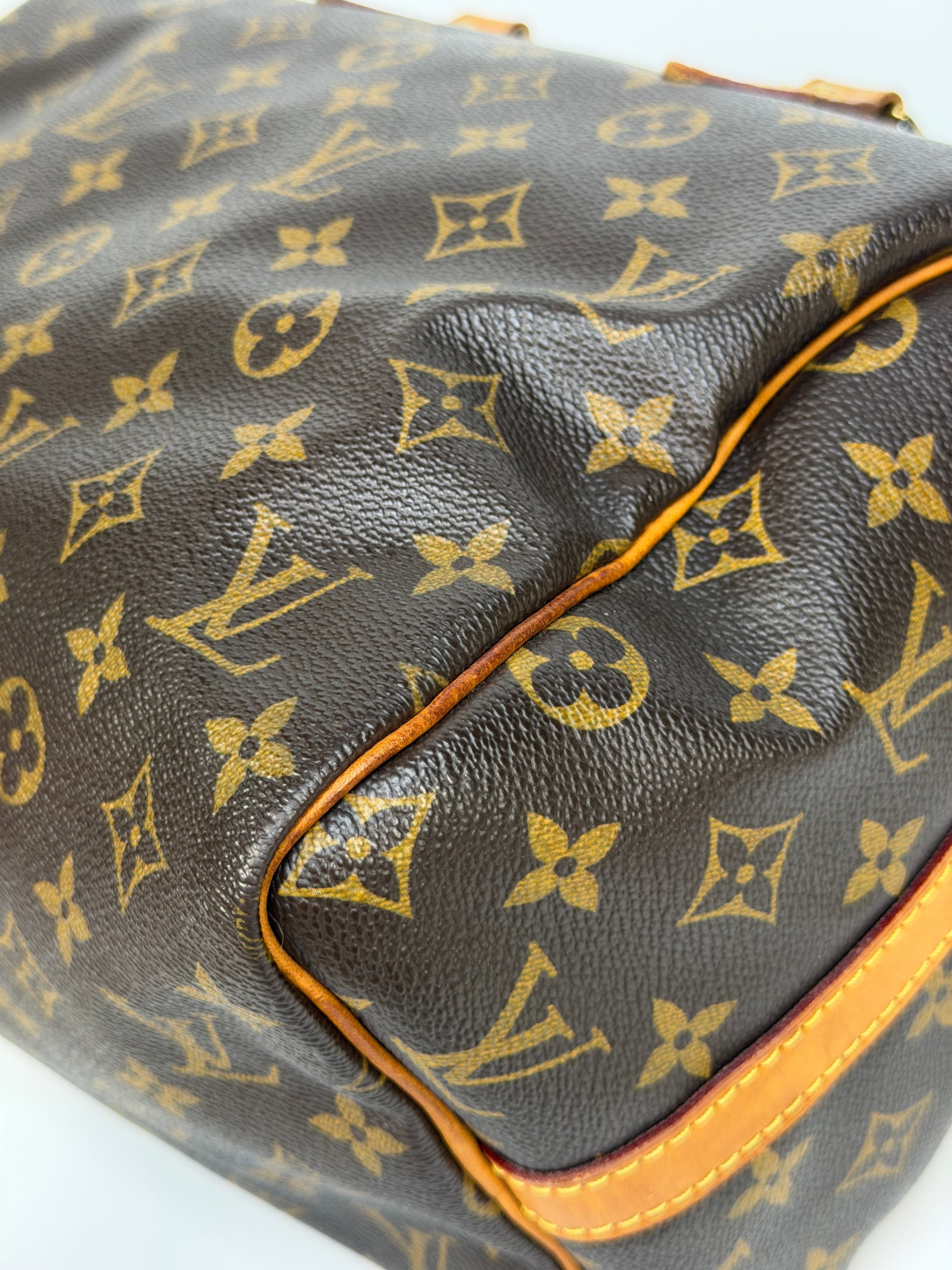 Louis Vuitton Bandoulière Speedy 30 In Monogram With Gold Hardware. Authentic and preloved in very good condition.