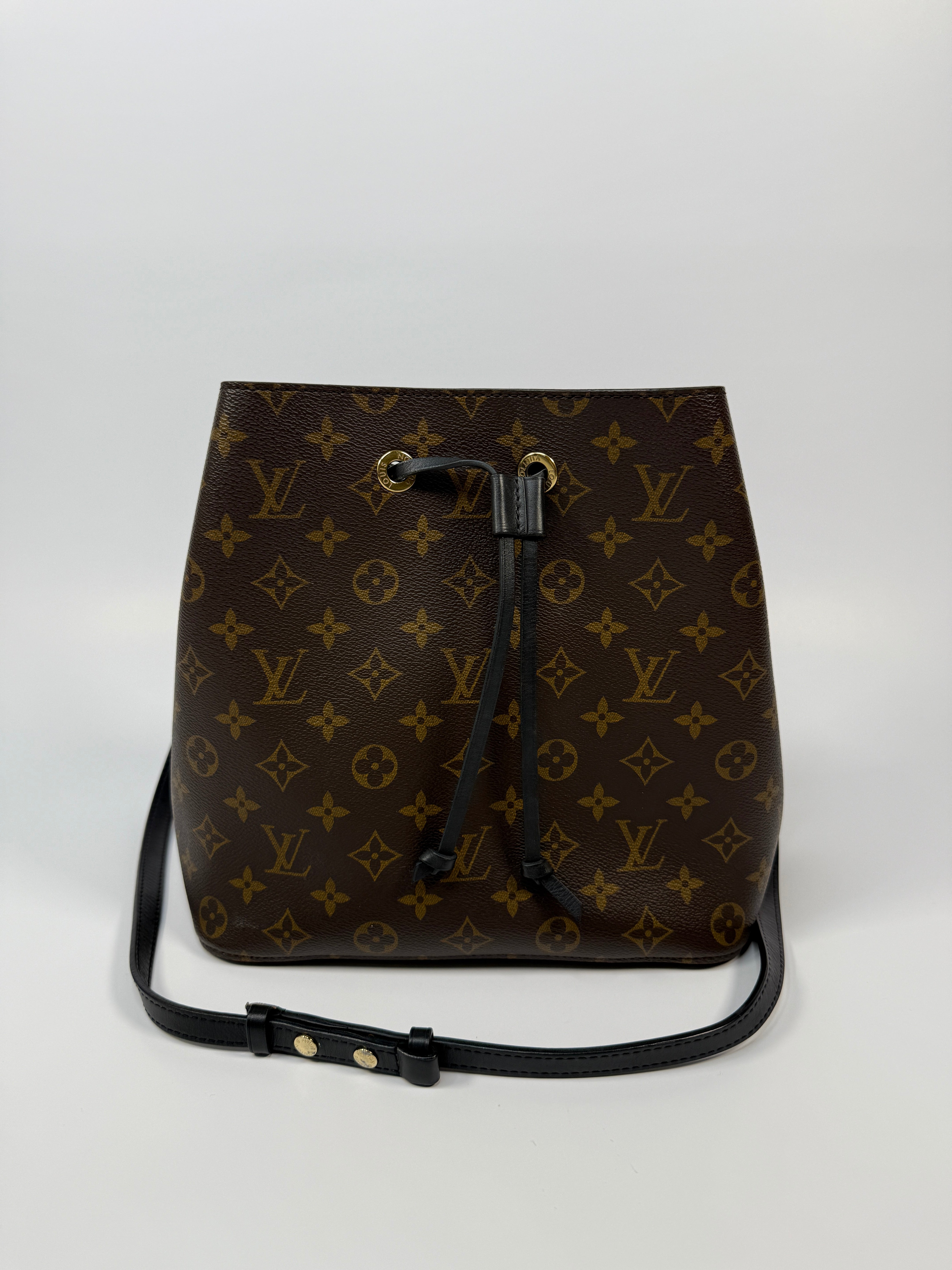 Authetic and preloved Louis Vuitton NéoNóe MM Bucket Bag In Brown Coated Canvas