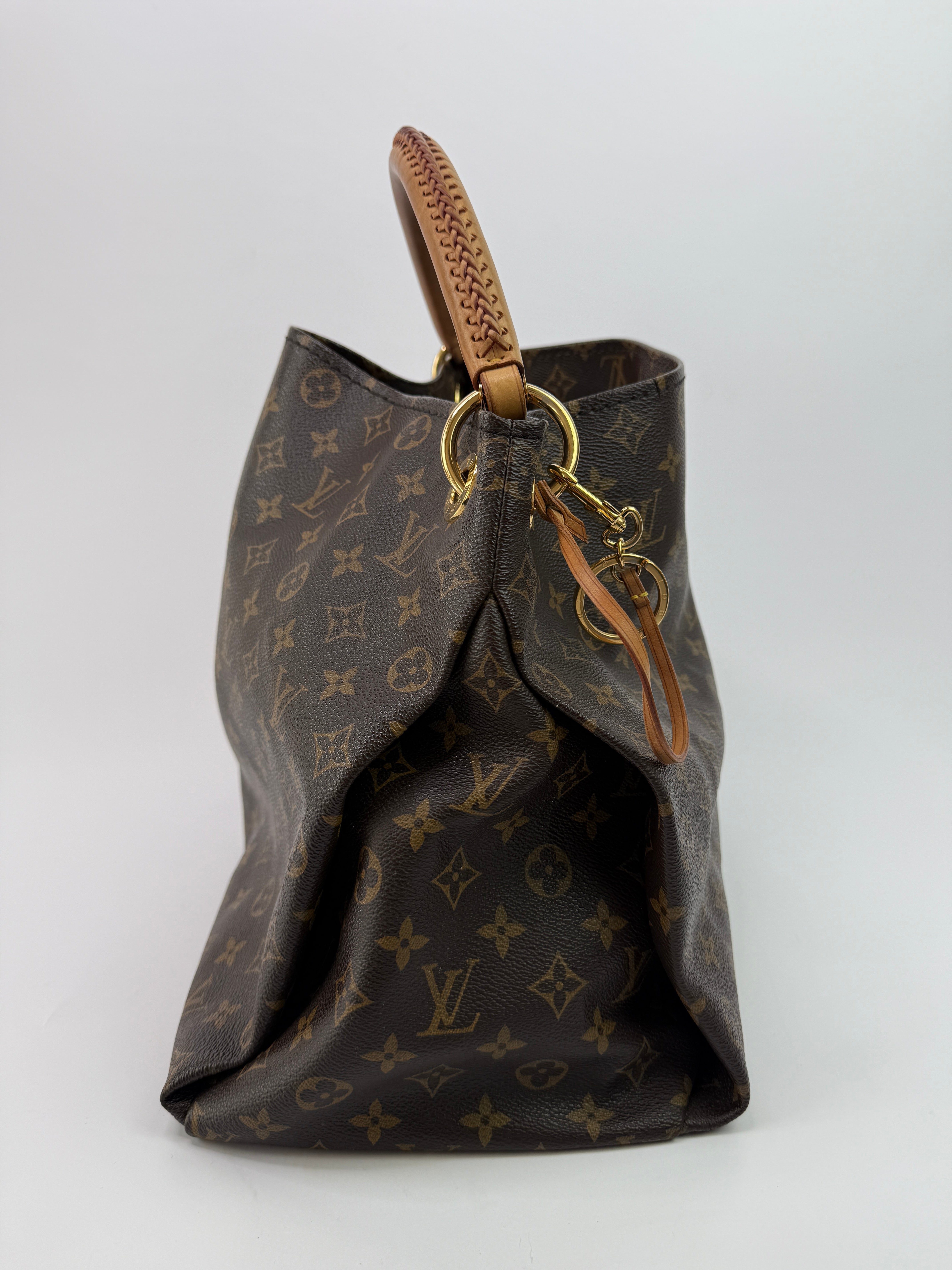 Louis Vuitton Monogram Artsy MM Shoulder Bag