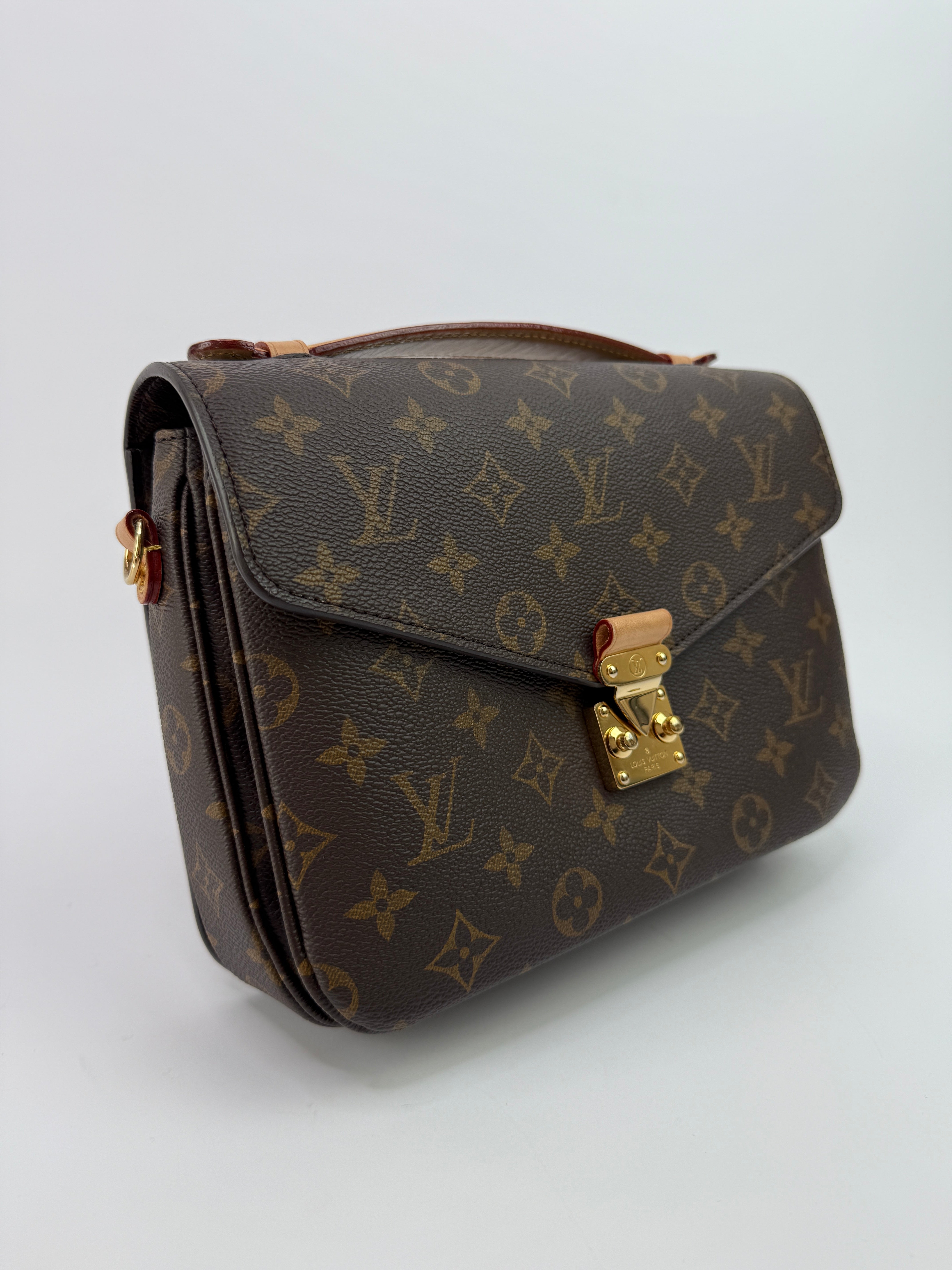 Louis Vuitton Pochette Métis Bag