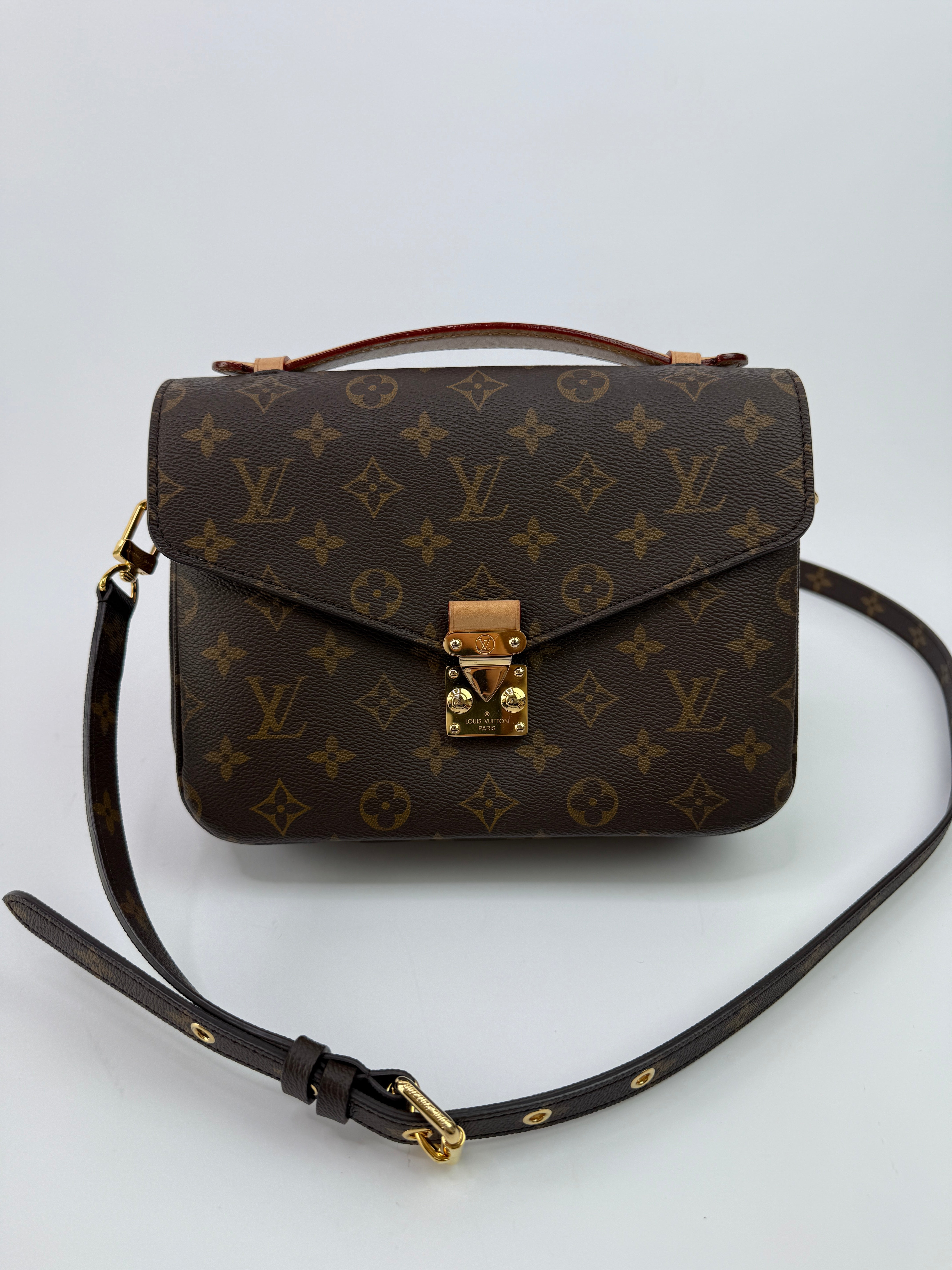 Louis Vuitton Pochette Métis Bag