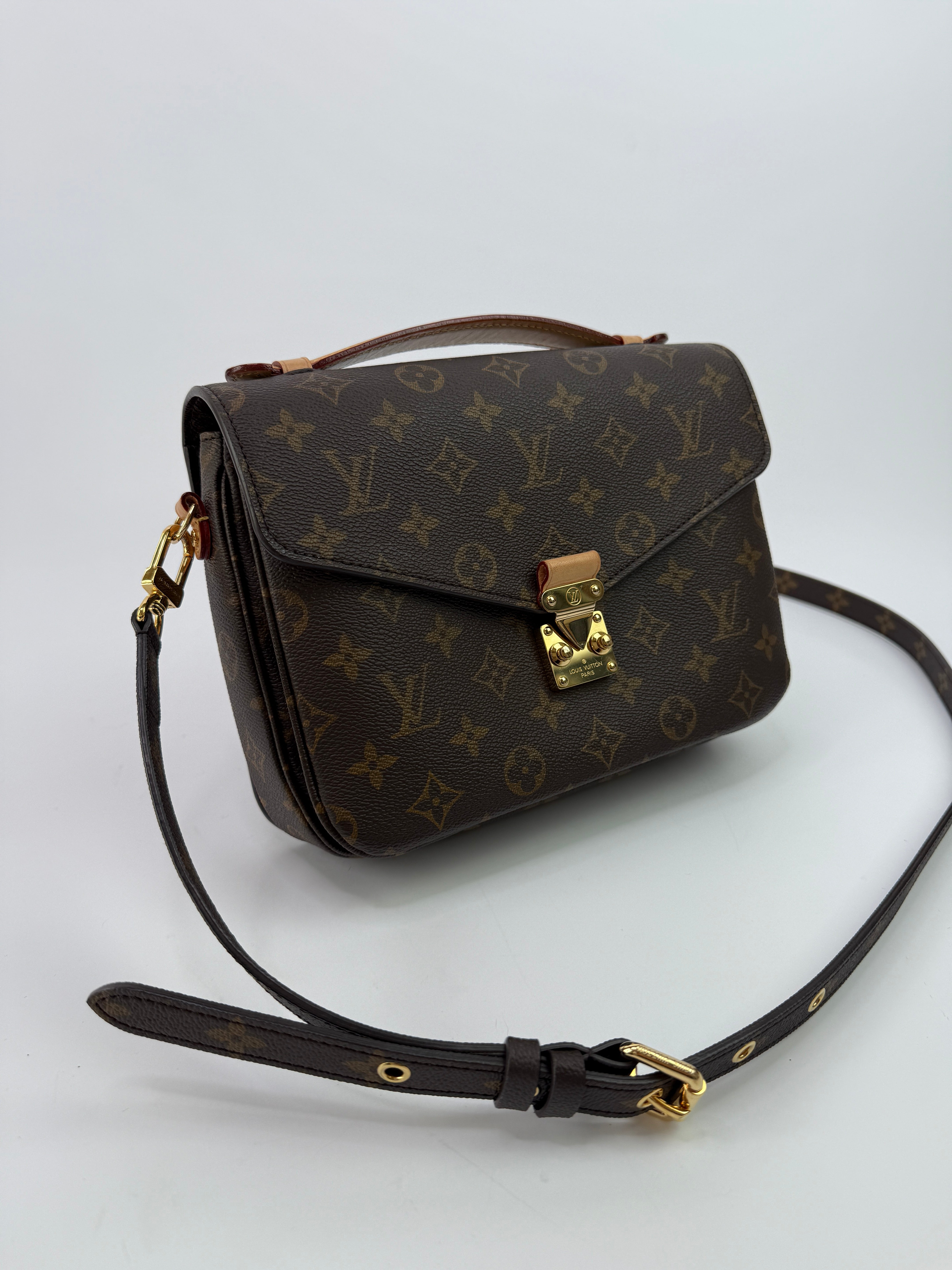 Louis Vuitton Pochette Métis Bag
