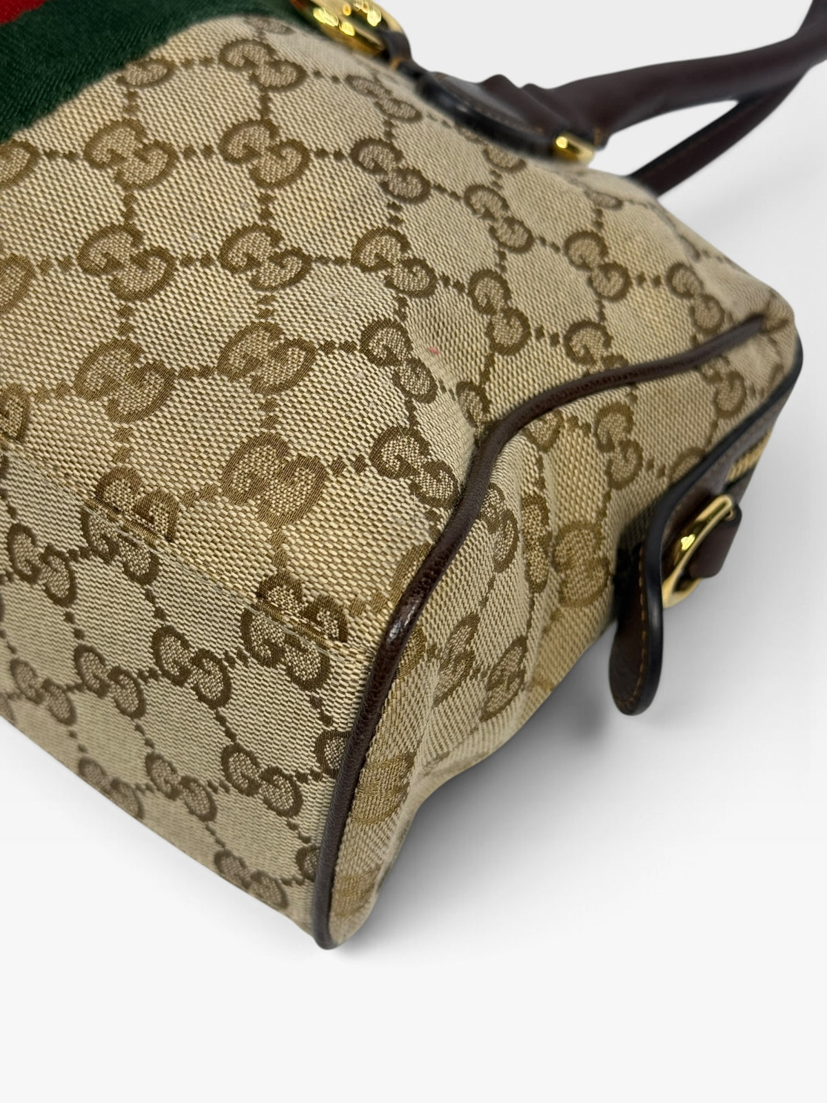 Gucci Horsebit Shoulder Bag In Beige Canvas With Gold Hardware. 100% authentic and pre loved in excellent condition.