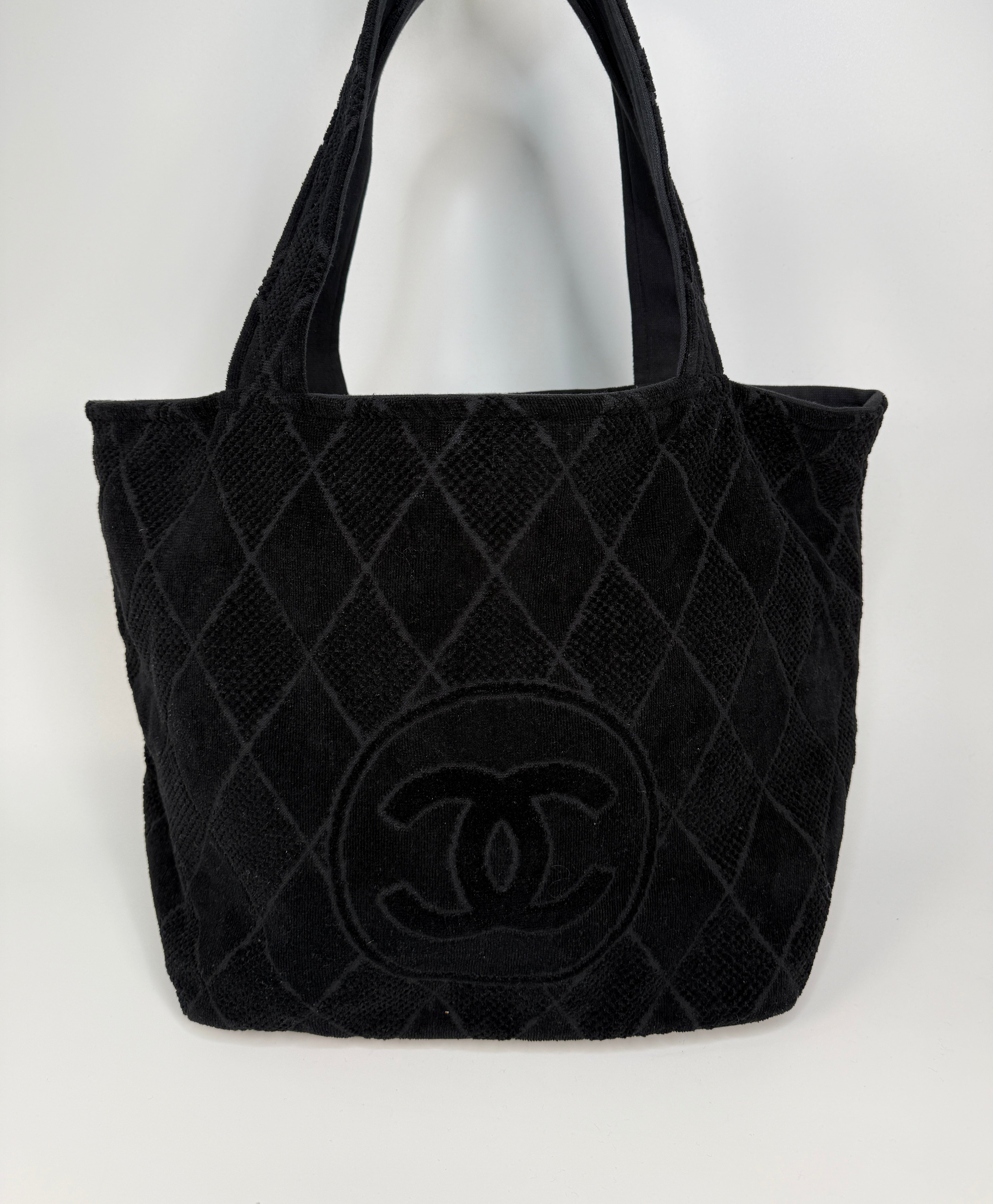 Chanel DePlage Beach Bag in Black Fabric. Excellent preloved authentic 