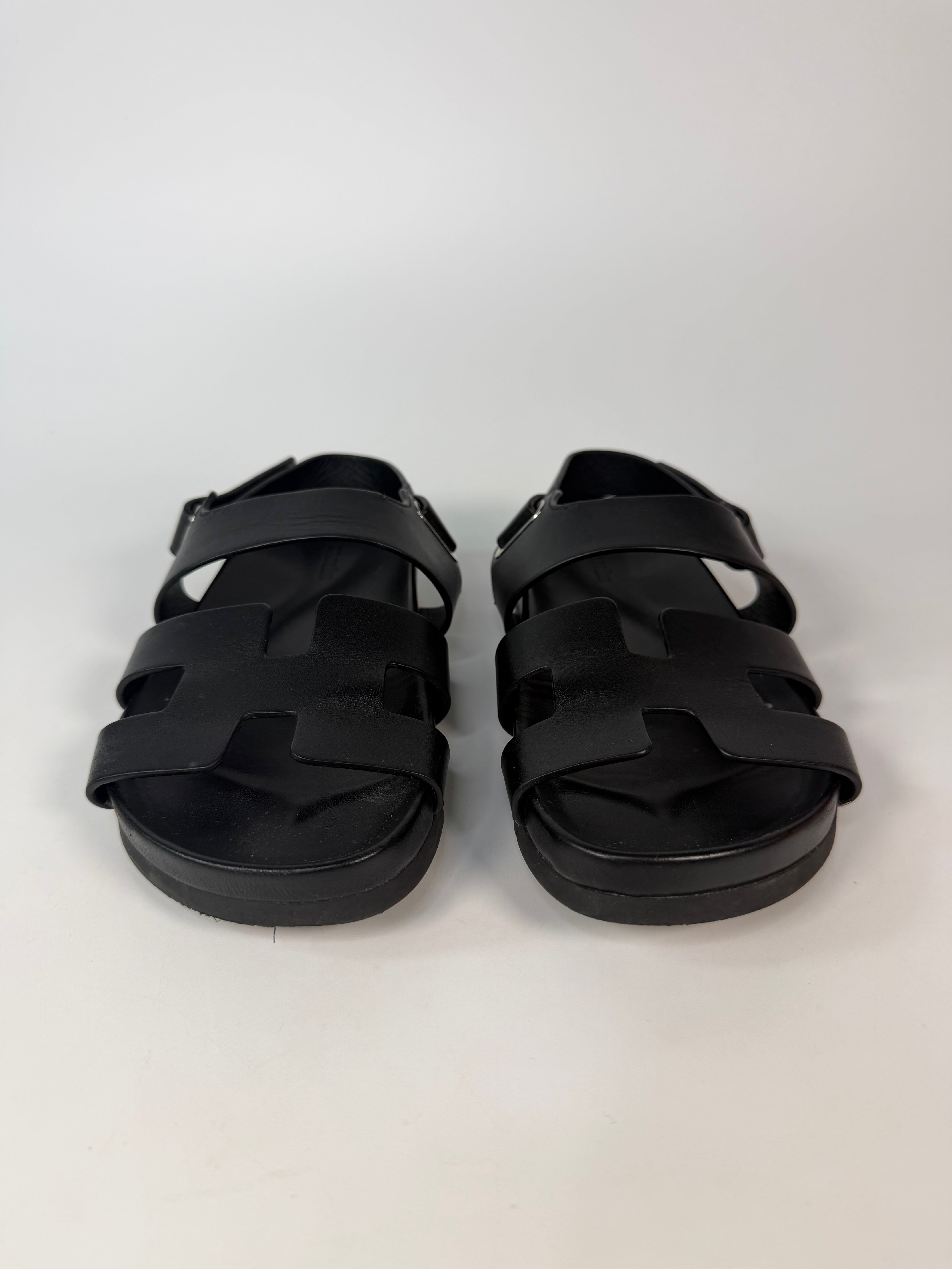 Hermès Genius Sandals In Black (Size 37/UK4) in very good condition 100% authentic and preloved